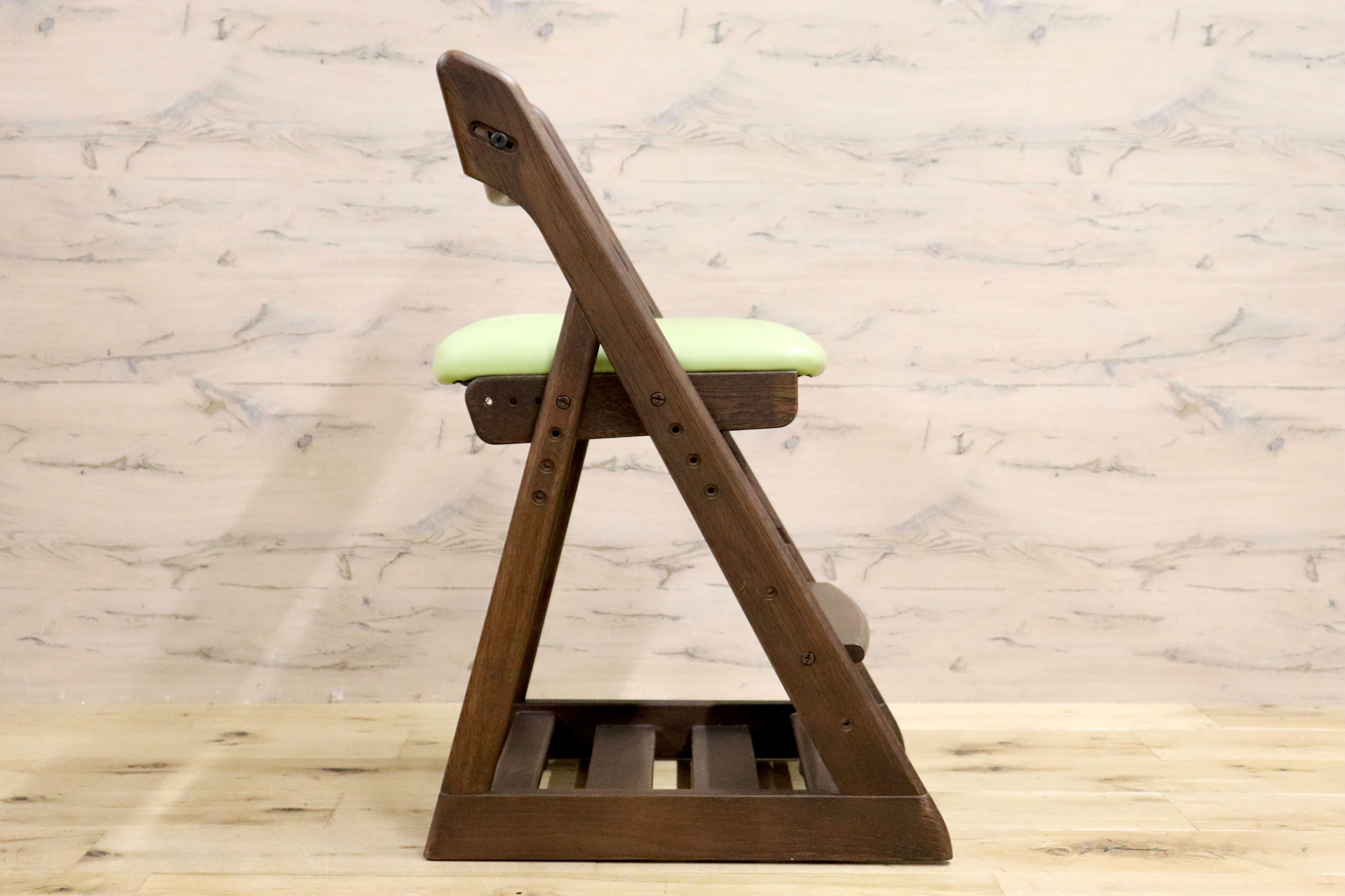 GMHK340A○karimoku / カリモク デスクチェア XT0901IK 学習椅子 キッズチェア キャスター付き 高さ調整 ライムグリーン オーク 合皮