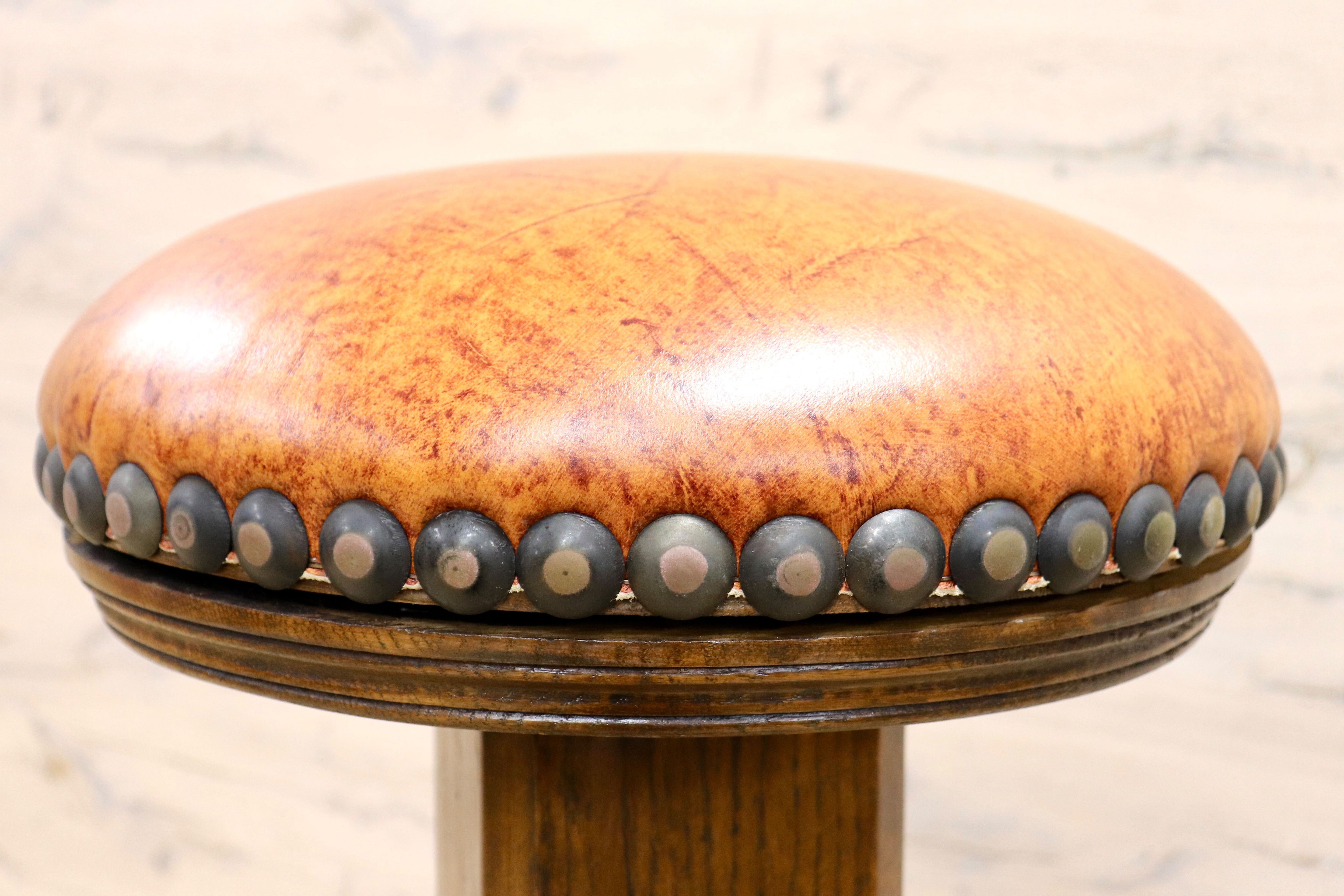 GMIK7O○スペイン製 カスティリアンスタイル バースツール ハイチェア カウンター 回転式 椅子 オーク 本革 アンティーク ヴィンテージ