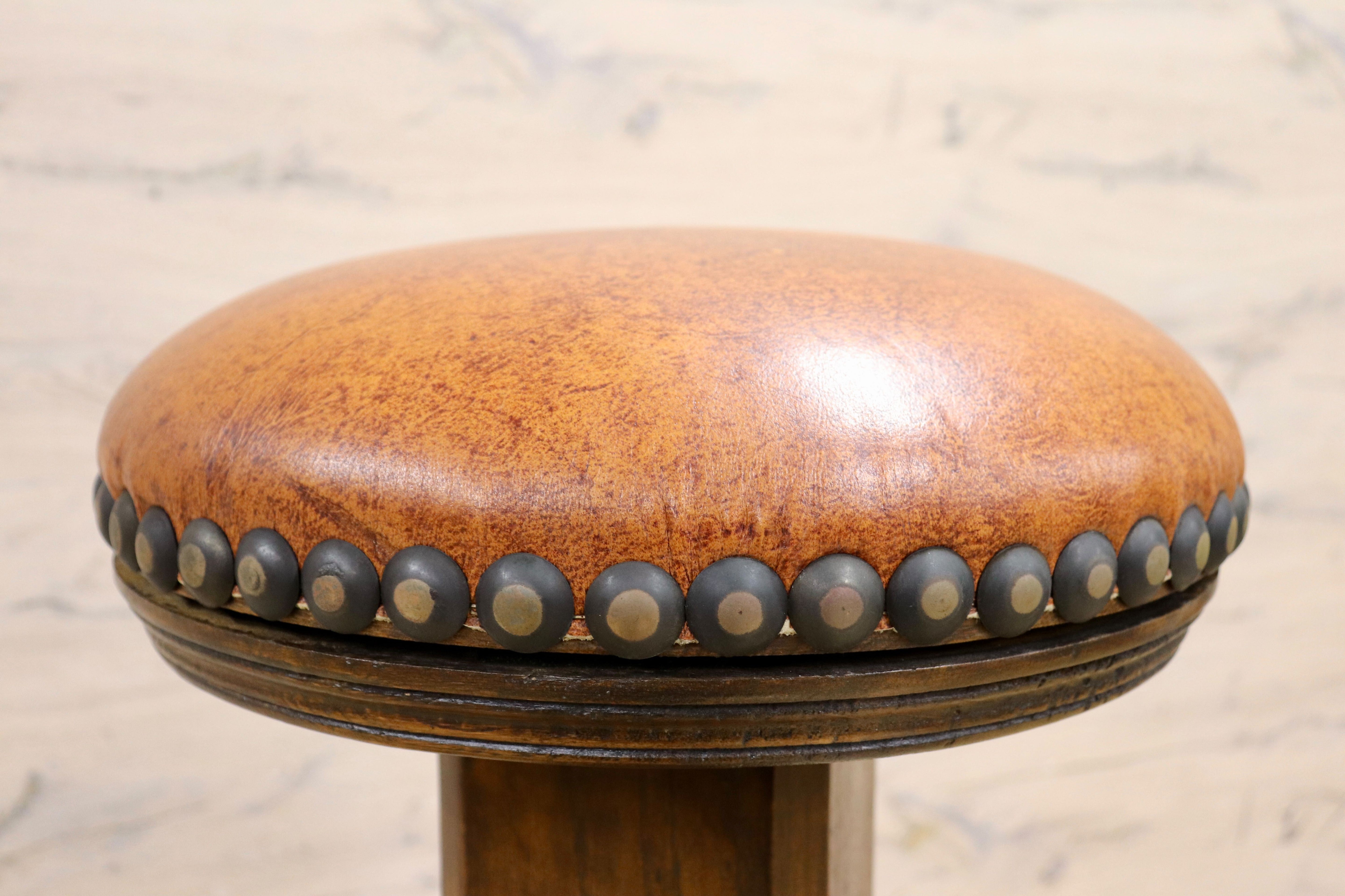 GMIK7P○スペイン製 カスティリアンスタイル バースツール ハイチェア カウンター 回転式 椅子 オーク 本革 アンティーク ヴィンテージ