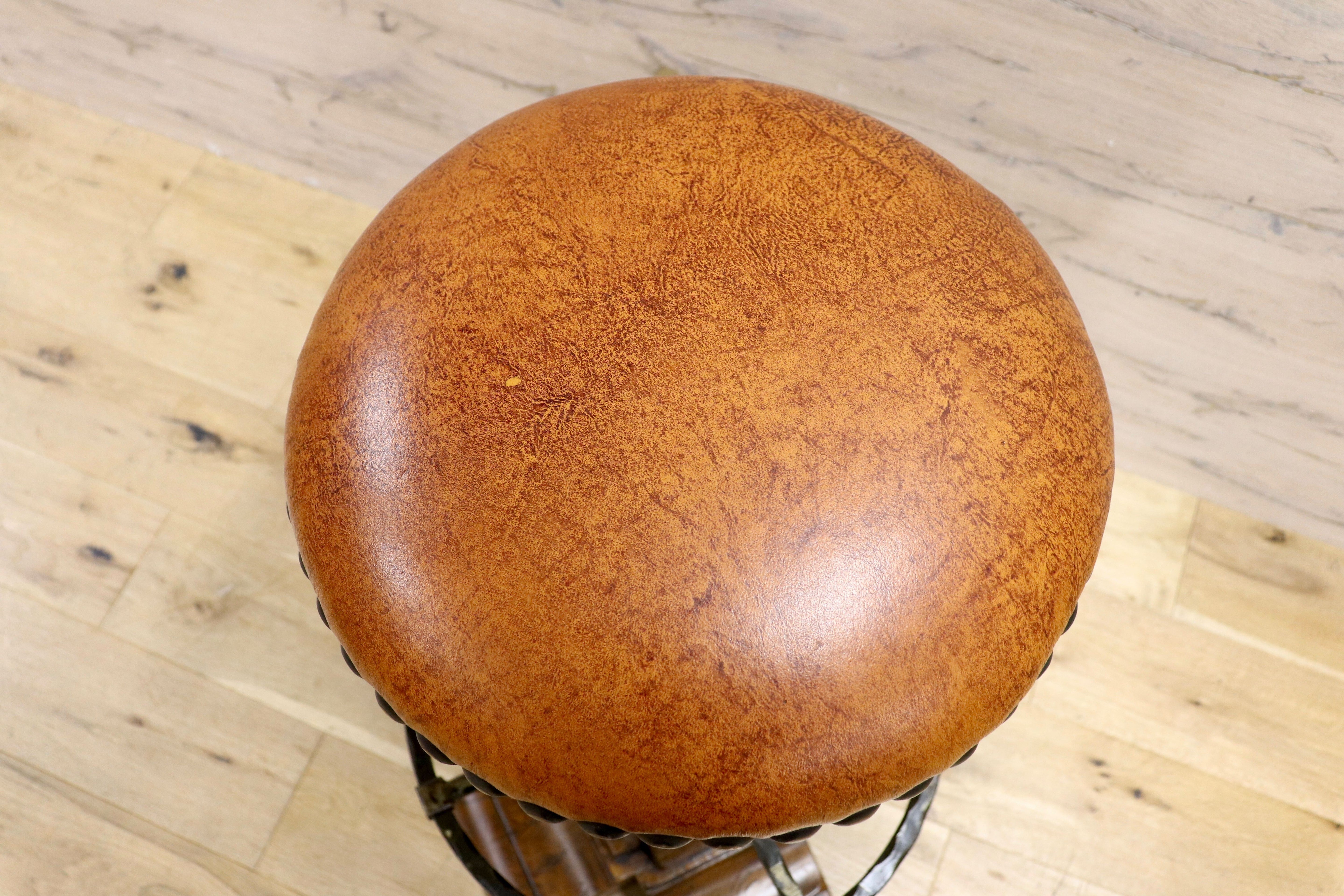 GMIK7P○スペイン製 カスティリアンスタイル バースツール ハイチェア カウンター 回転式 椅子 オーク 本革 アンティーク ヴィンテージ