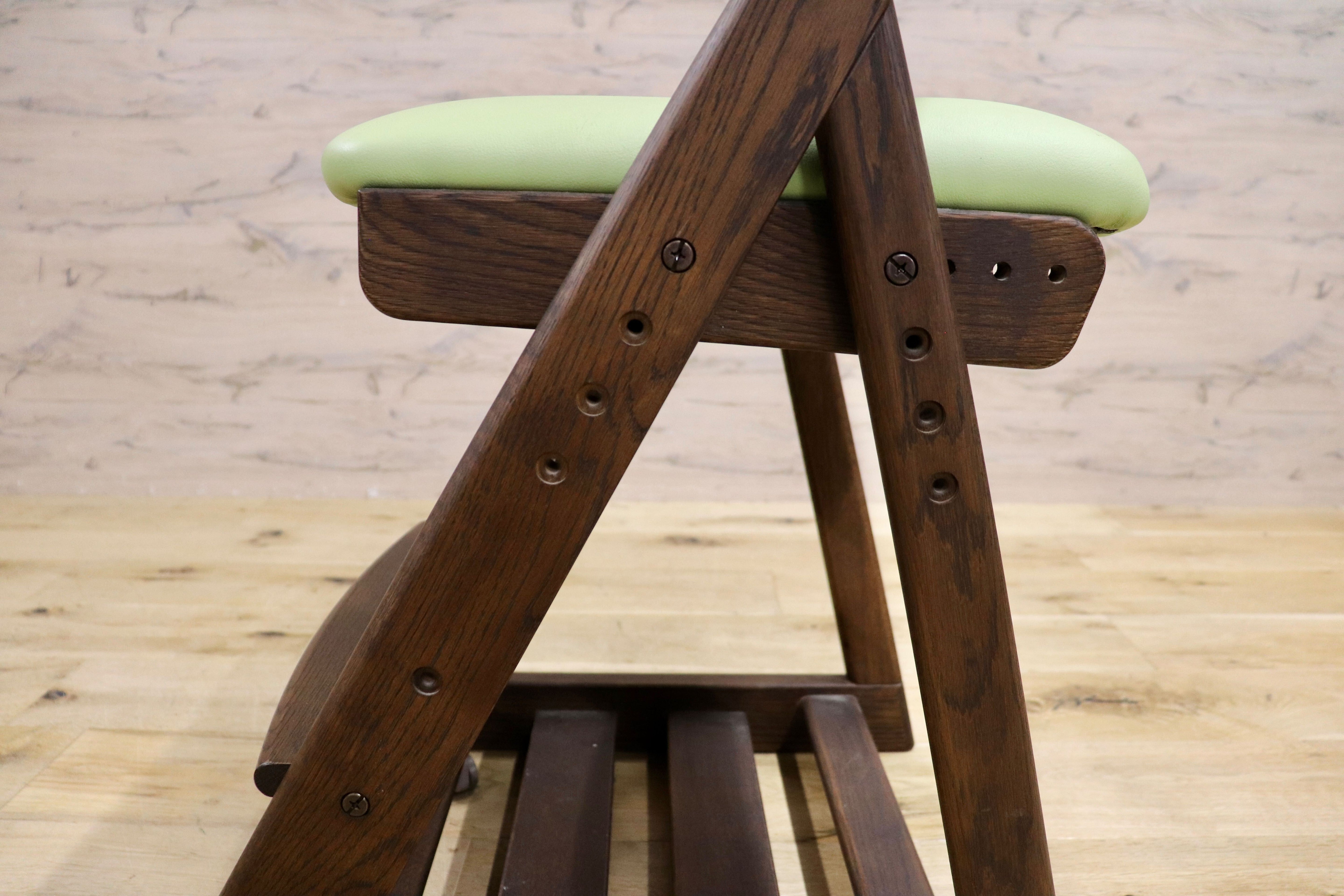 GMHK340A○karimoku / カリモク デスクチェア XT0901IK 学習椅子 キッズチェア キャスター付き 高さ調整 ライムグリーン オーク 合皮