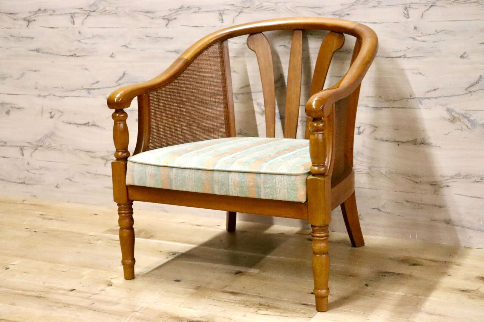 GMHH106B○karimoku / カリモク アームチェア ラウンジチェア シングルソファ ラタン ファブリック 椅子 アンティーク 国産家具