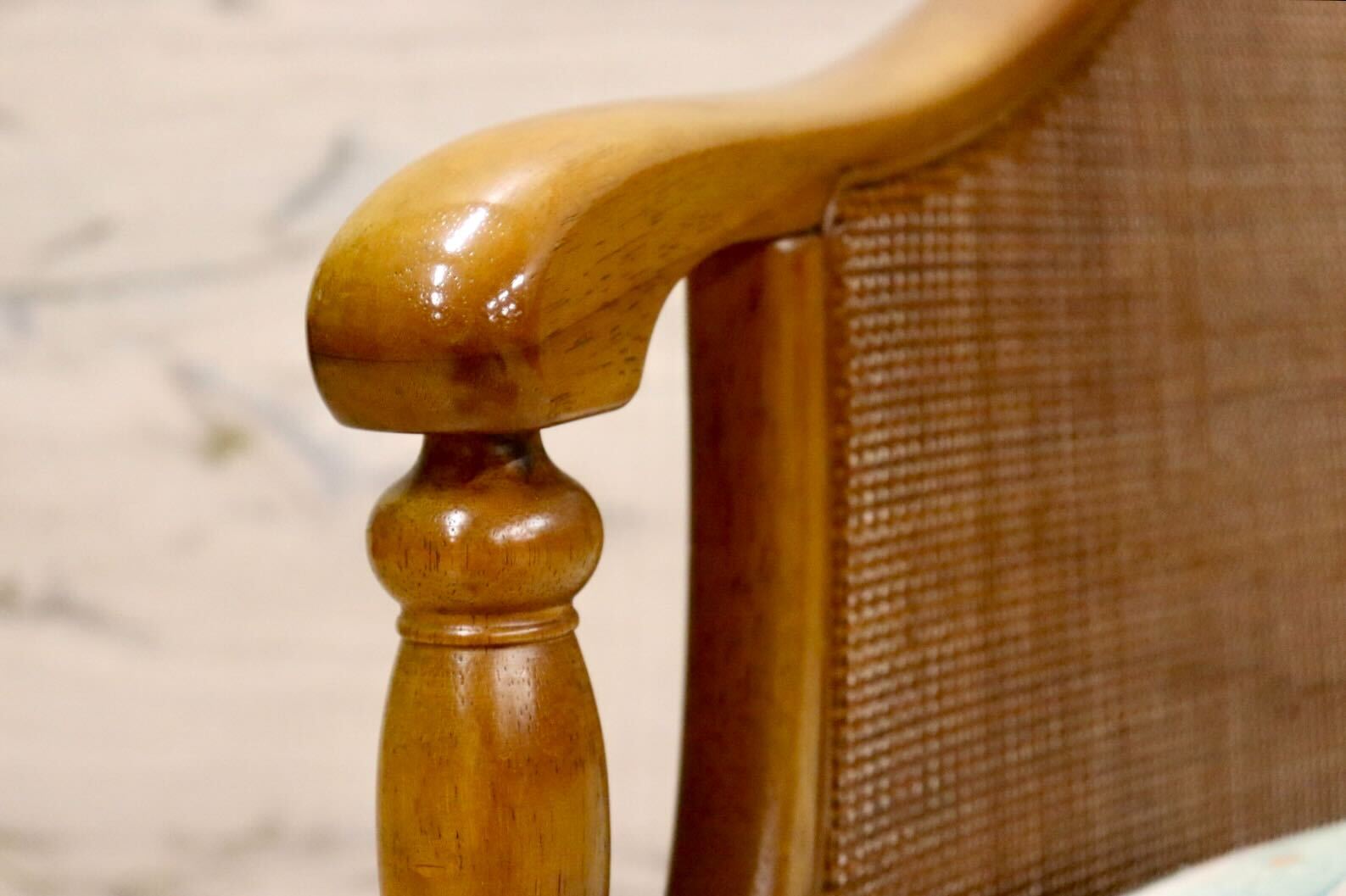 GMHH106B○karimoku / カリモク アームチェア ラウンジチェア シングルソファ ラタン ファブリック 椅子 アンティーク 国産家具