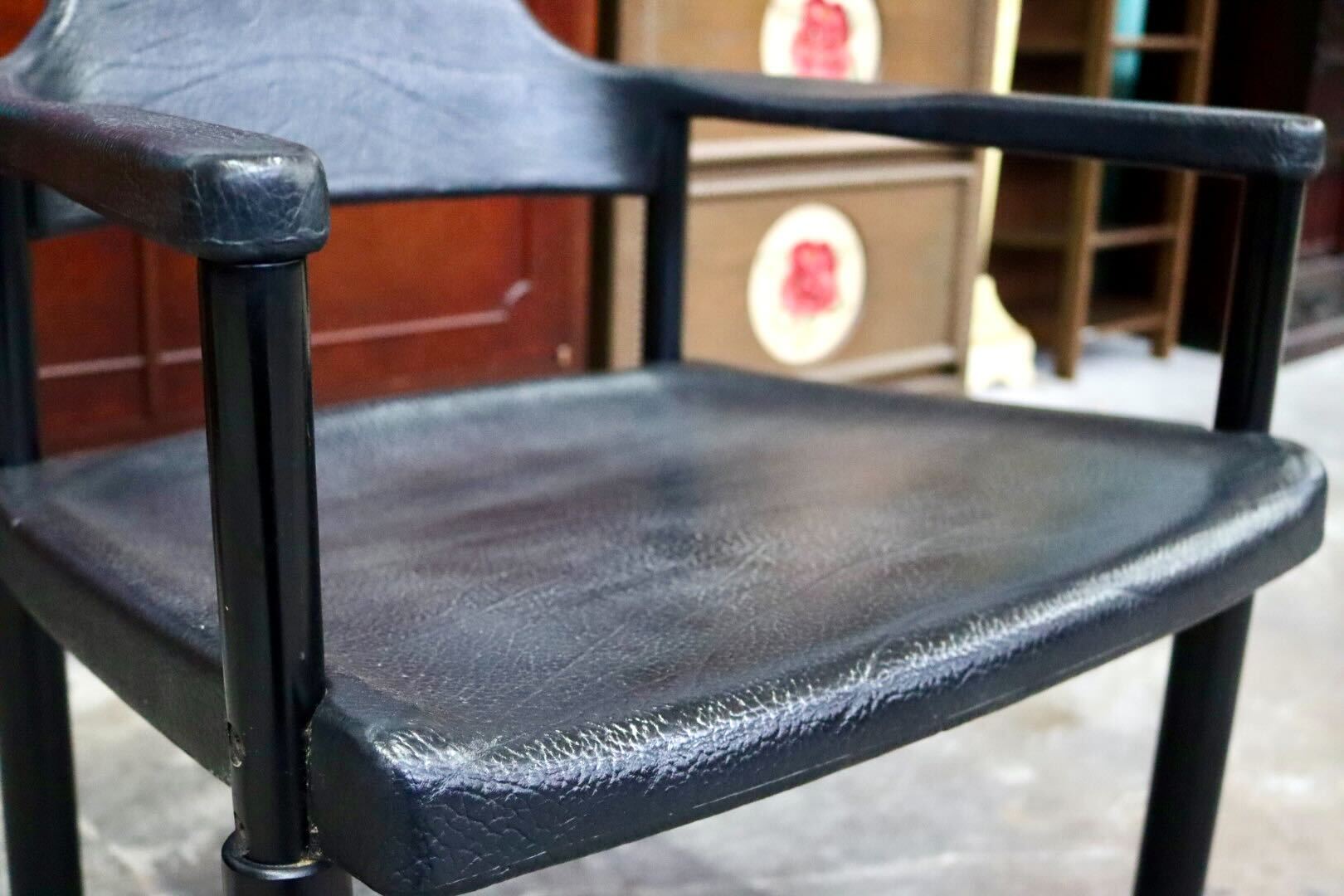 GMIS471H○レオナルド アームチェア ブラック スイス デザイナーズ家具 チェア 椅子 INTER-DECOR取扱い 検)Cassina Strassle Collection