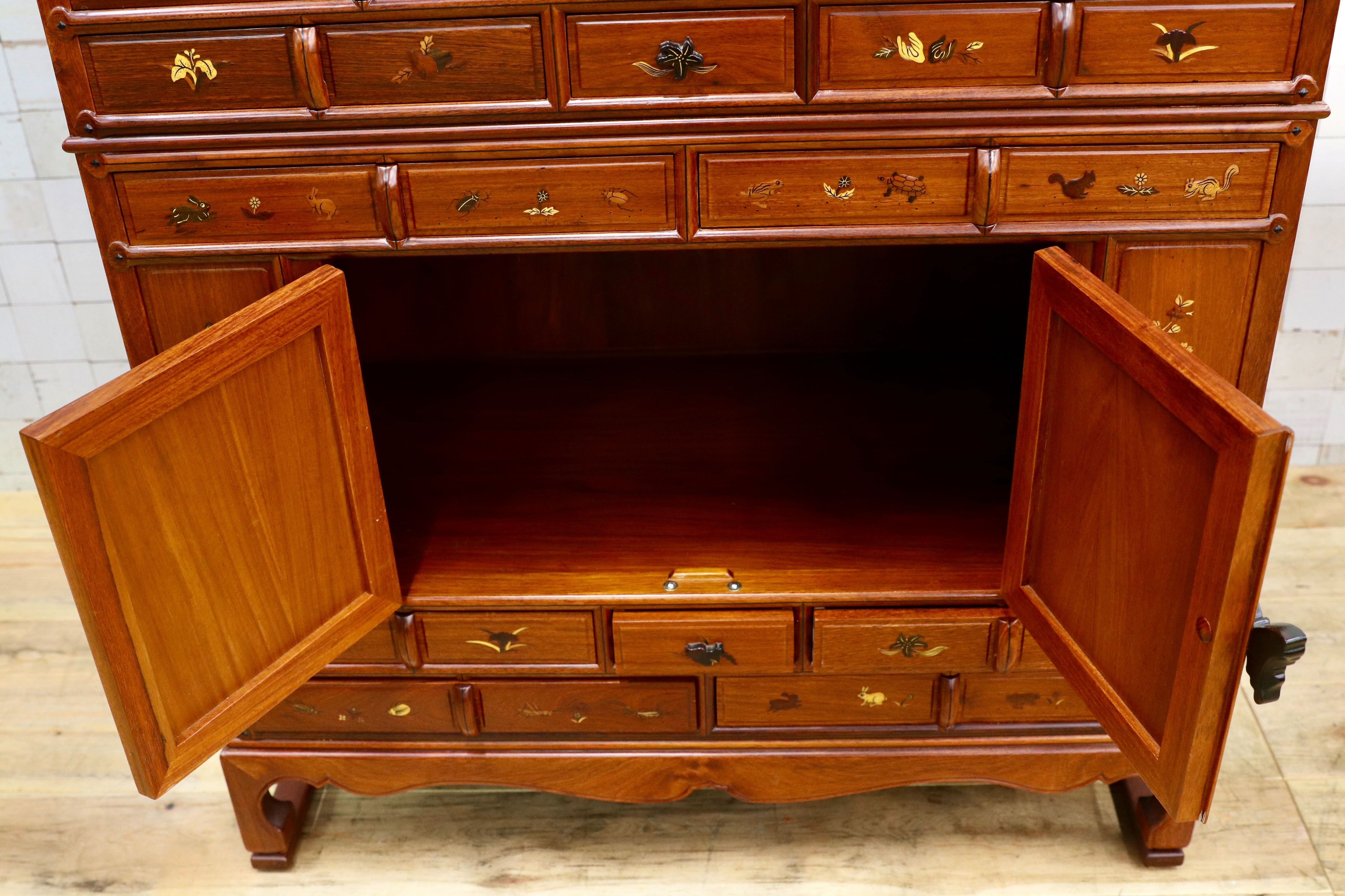 GMIK554○中国美術 唐木家具 李朝家具 象嵌模様花鳥図箪笥 キャビネット リビング収納 アンティーク 稀少 高級家具 チェスト 箪笥 タンス