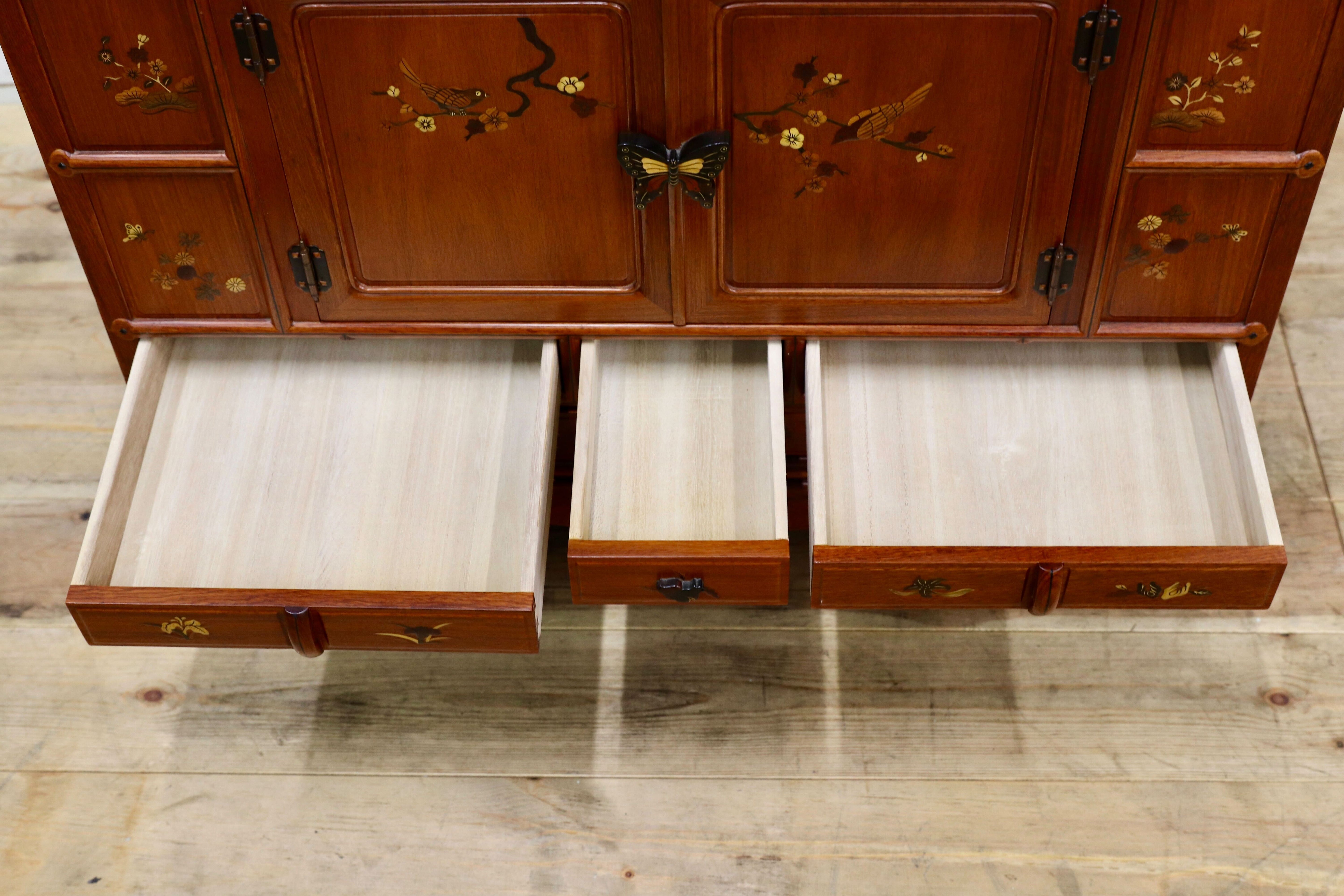 GMIK554○中国美術 唐木家具 李朝家具 象嵌模様花鳥図箪笥 キャビネット リビング収納 アンティーク 稀少 高級家具 チェスト 箪笥 タンス