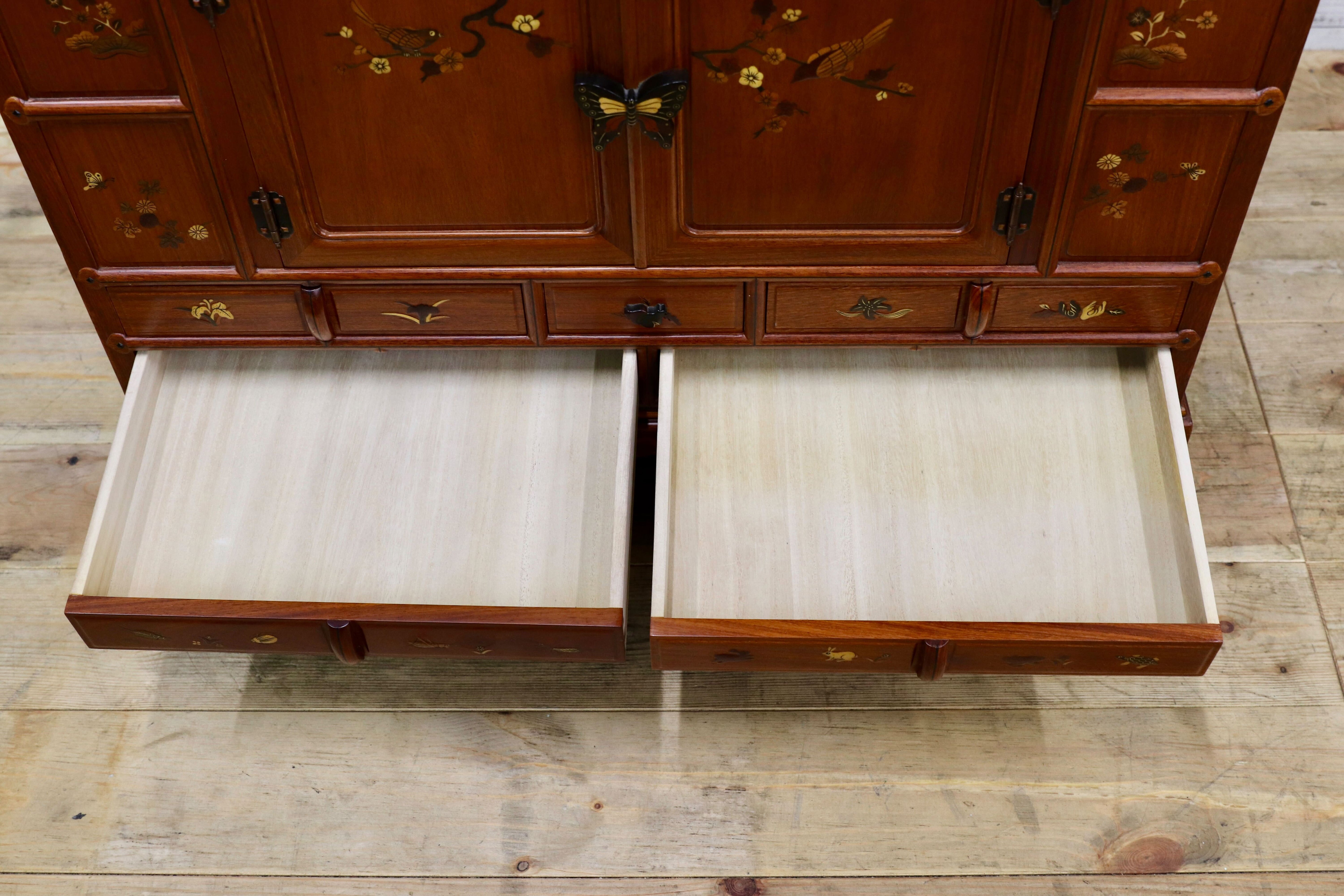GMIK554○中国美術 唐木家具 李朝家具 象嵌模様花鳥図箪笥 キャビネット リビング収納 アンティーク 稀少 高級家具 チェスト 箪笥 タンス