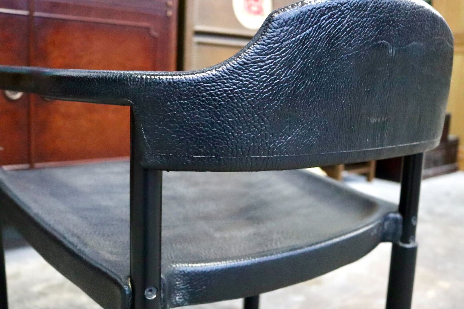 GMIS471J○レオナルド アームチェア ブラック スイス デザイナーズ家具 チェア 椅子 INTER-DECOR取扱い 検)Cassina Strassle Collection