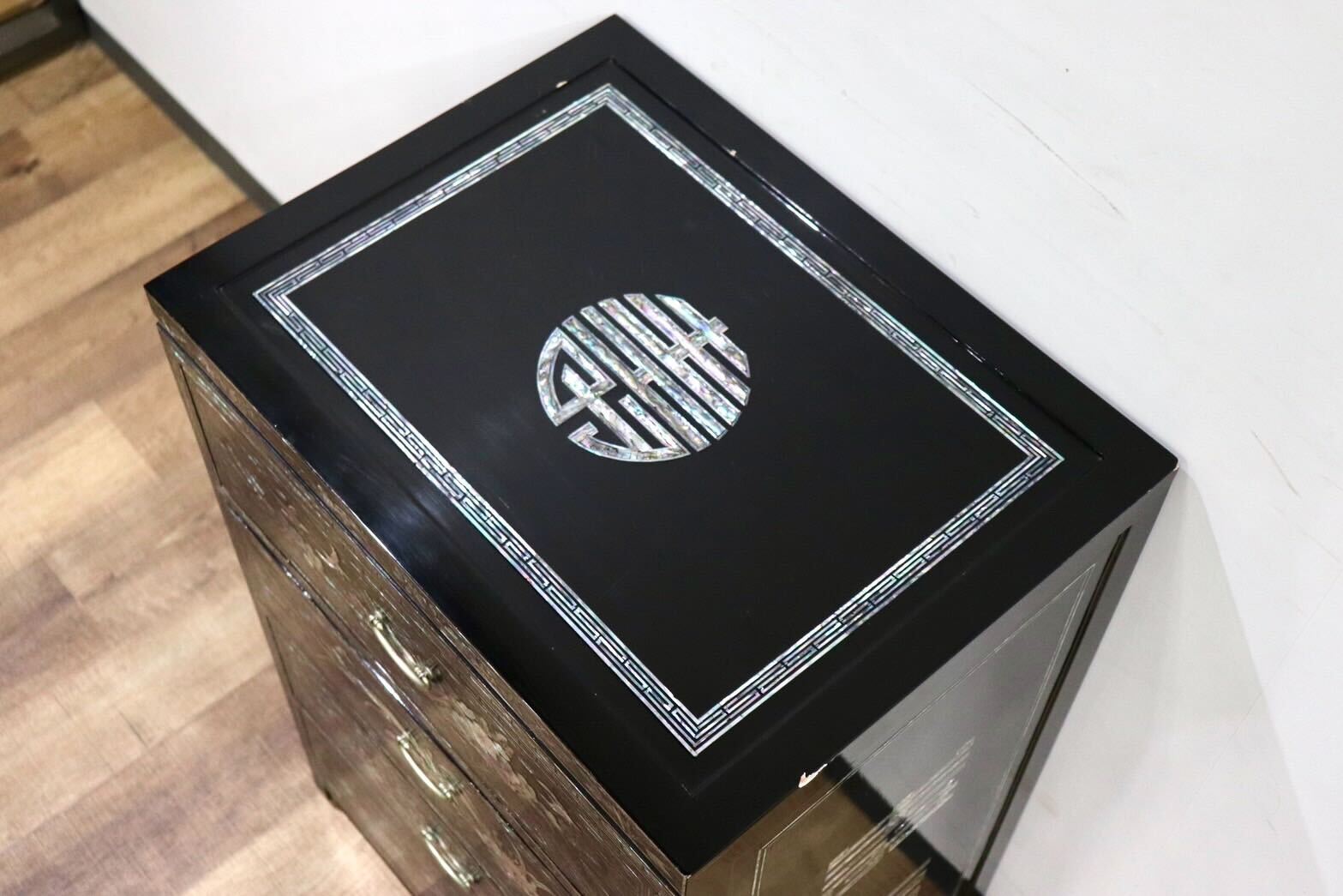 GMIK263○螺鈿細工 4段チェスト サイドチェスト 収納家具 引き出し収納 李朝家具 最高級 アンティーク