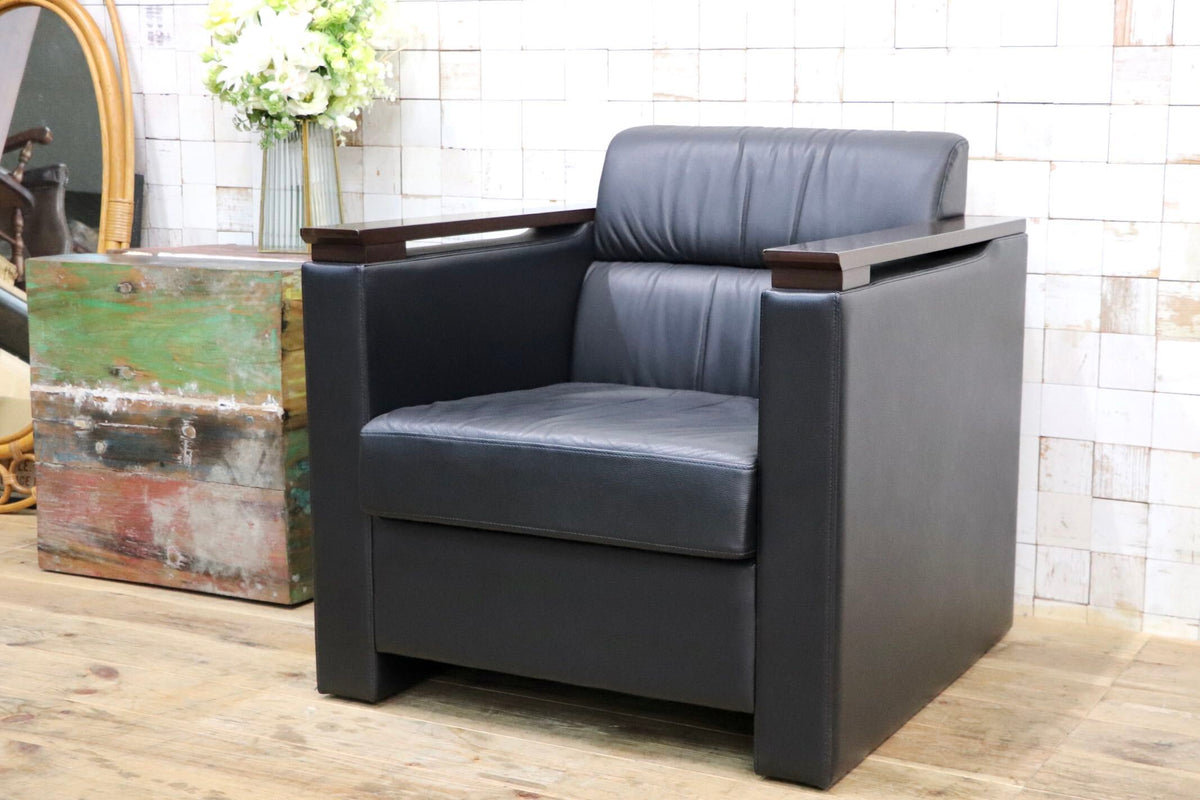 GMJH381A〇ITOKI / イトーキ 本革 1人掛けソファ シングルソファ ブラック 木製アームチェア 応接家具