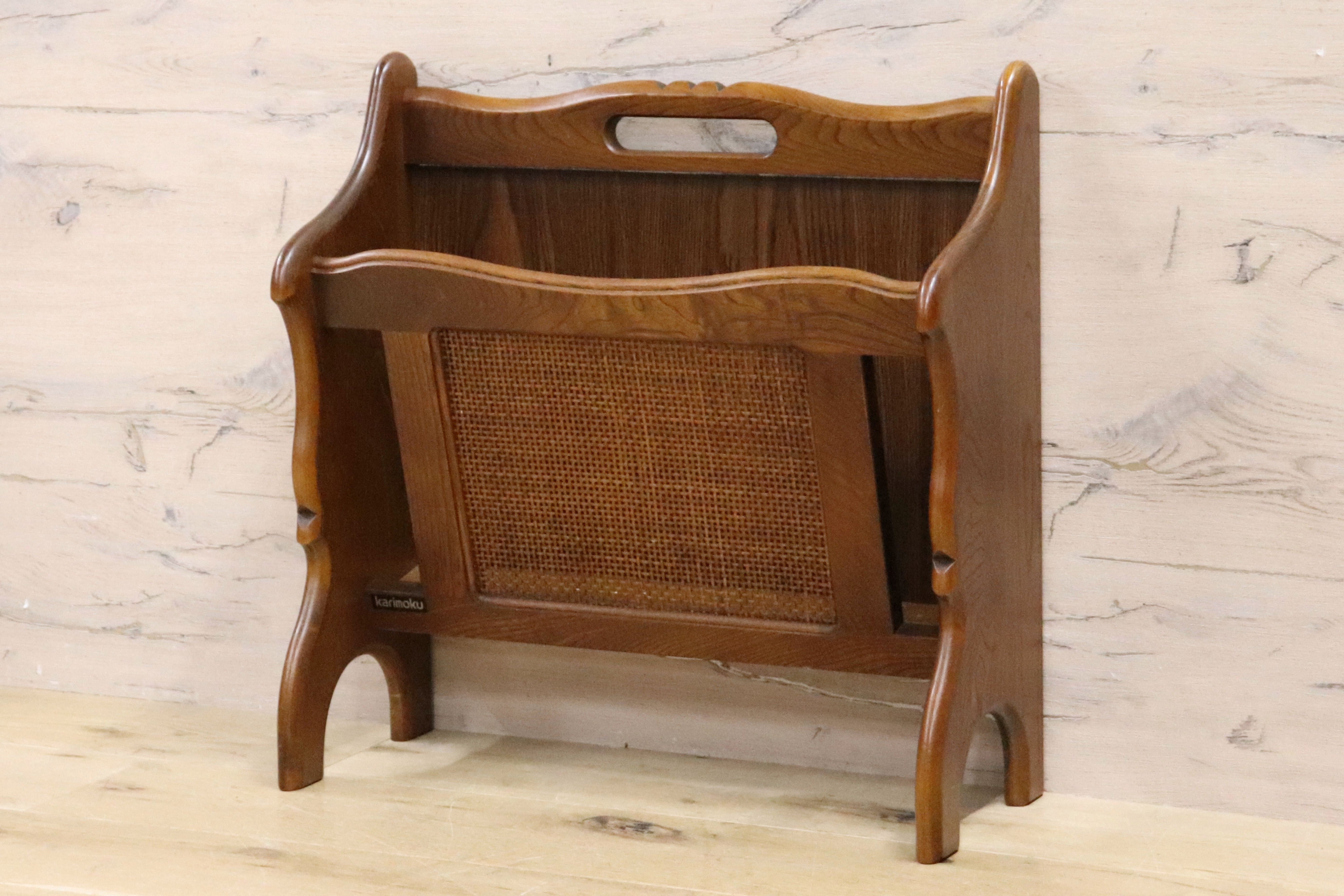 GMGK436○karimoku / カリモク コロニアル マガジンラック スリッパラック 雑誌入れ 収納 木製 ラタン