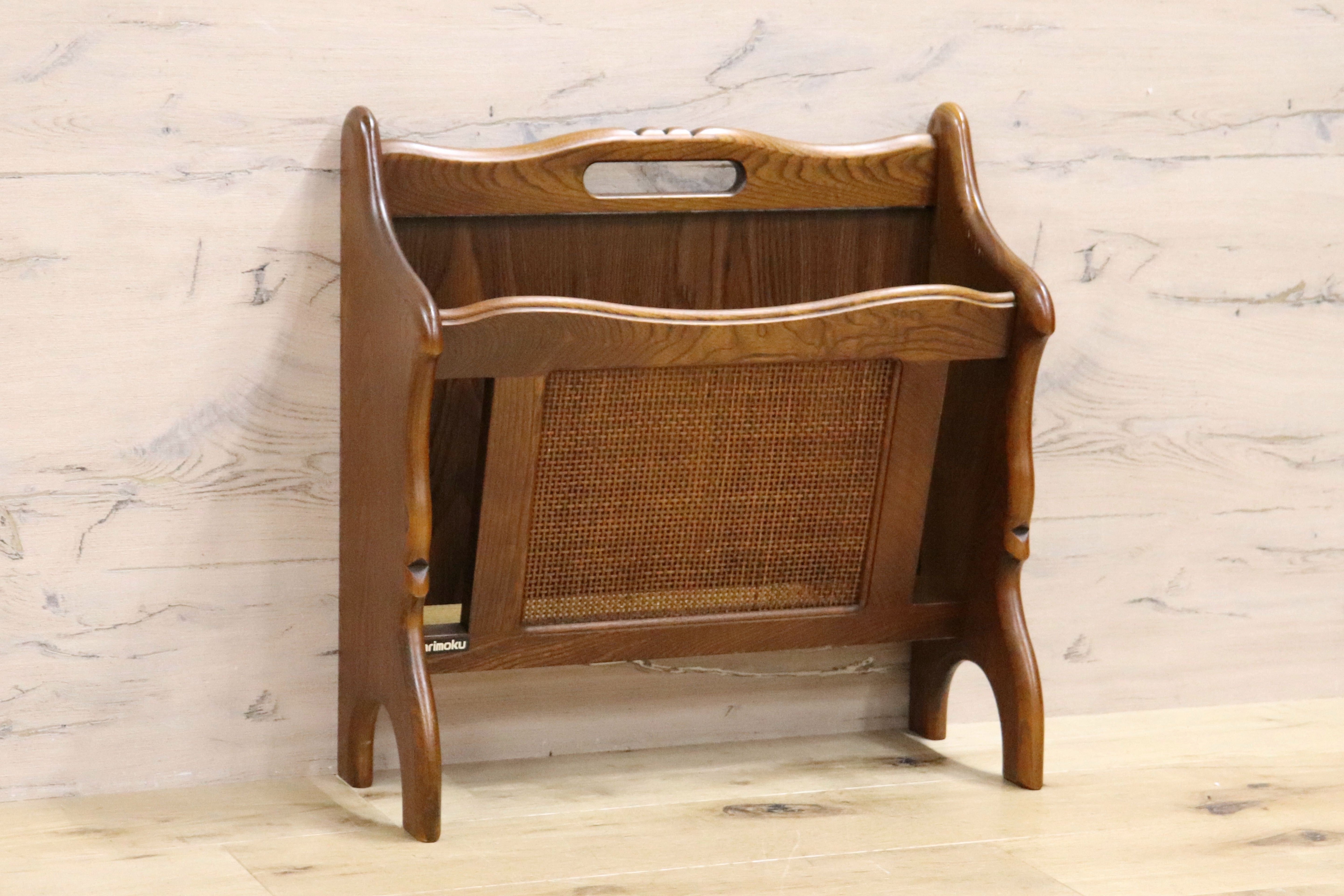 GMGK436○karimoku / カリモク コロニアル マガジンラック スリッパラック 雑誌入れ 収納 木製 ラタン