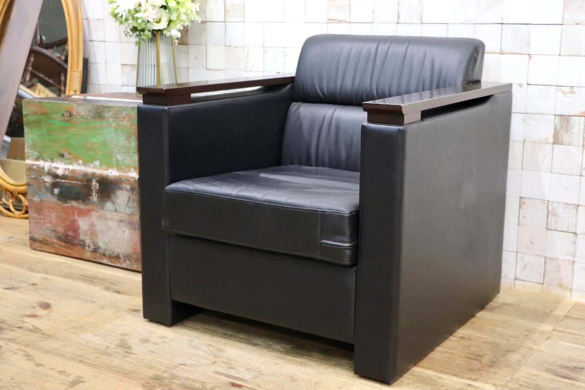 GMJH381B〇ITOKI / イトーキ 本革 1人掛けソファ シングルソファ ブラック 木製アームチェア 応接家具