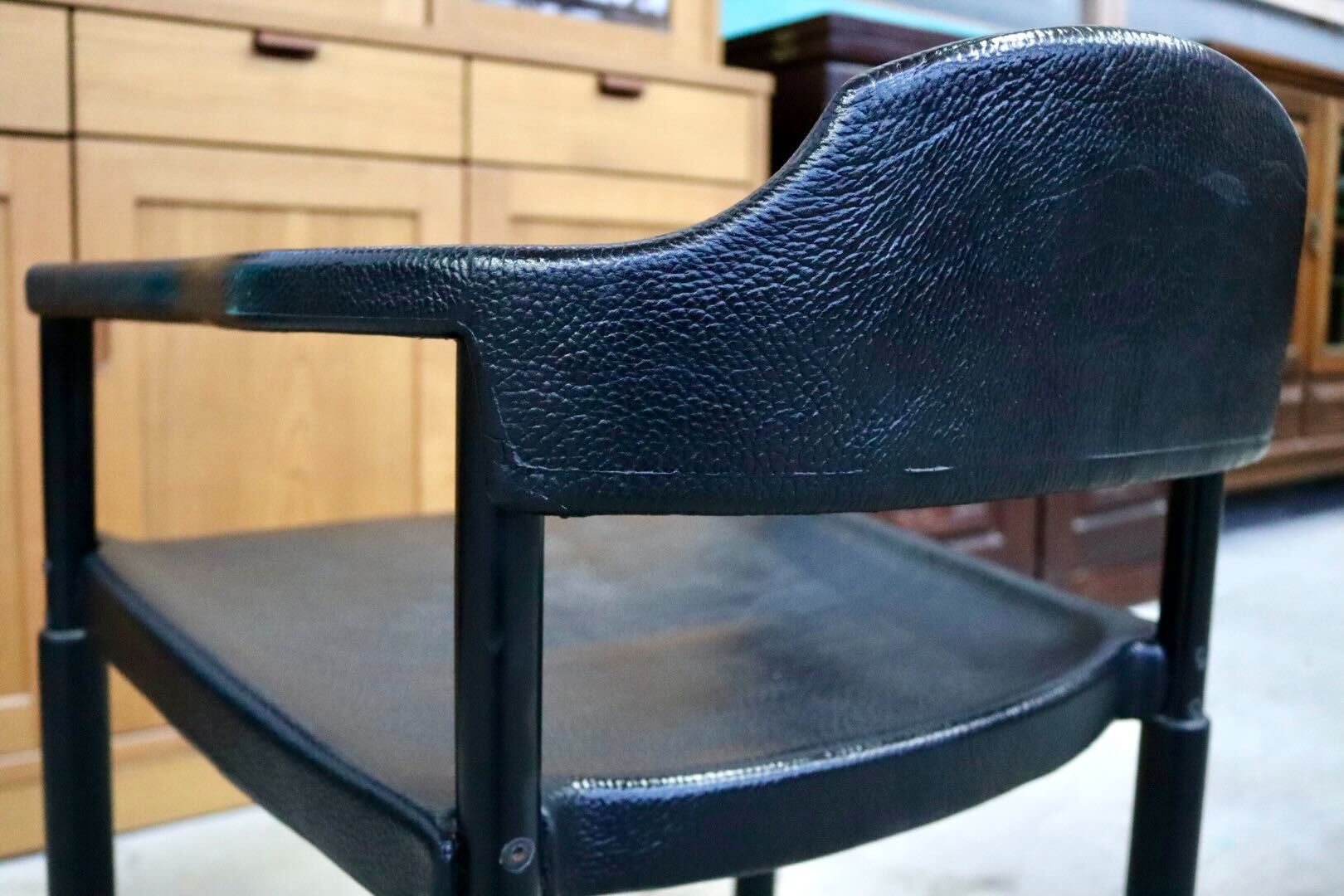 GMIS471M○レオナルド アームチェア ブラック スイス デザイナーズ家具 チェア 椅子 INTER-DECOR取扱い 検)Cassina Strassle Collection