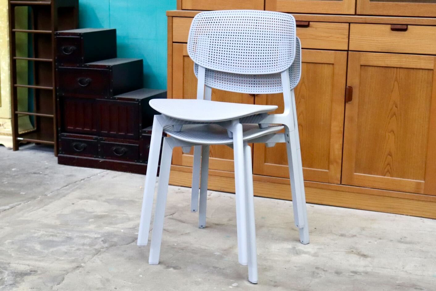 GMIS275D○KRISTALIA / クリスタリア COLANDER ダイニングチェア 椅子 2脚セット スタッキング モダン イタリア グレー 展示品 定価約10万