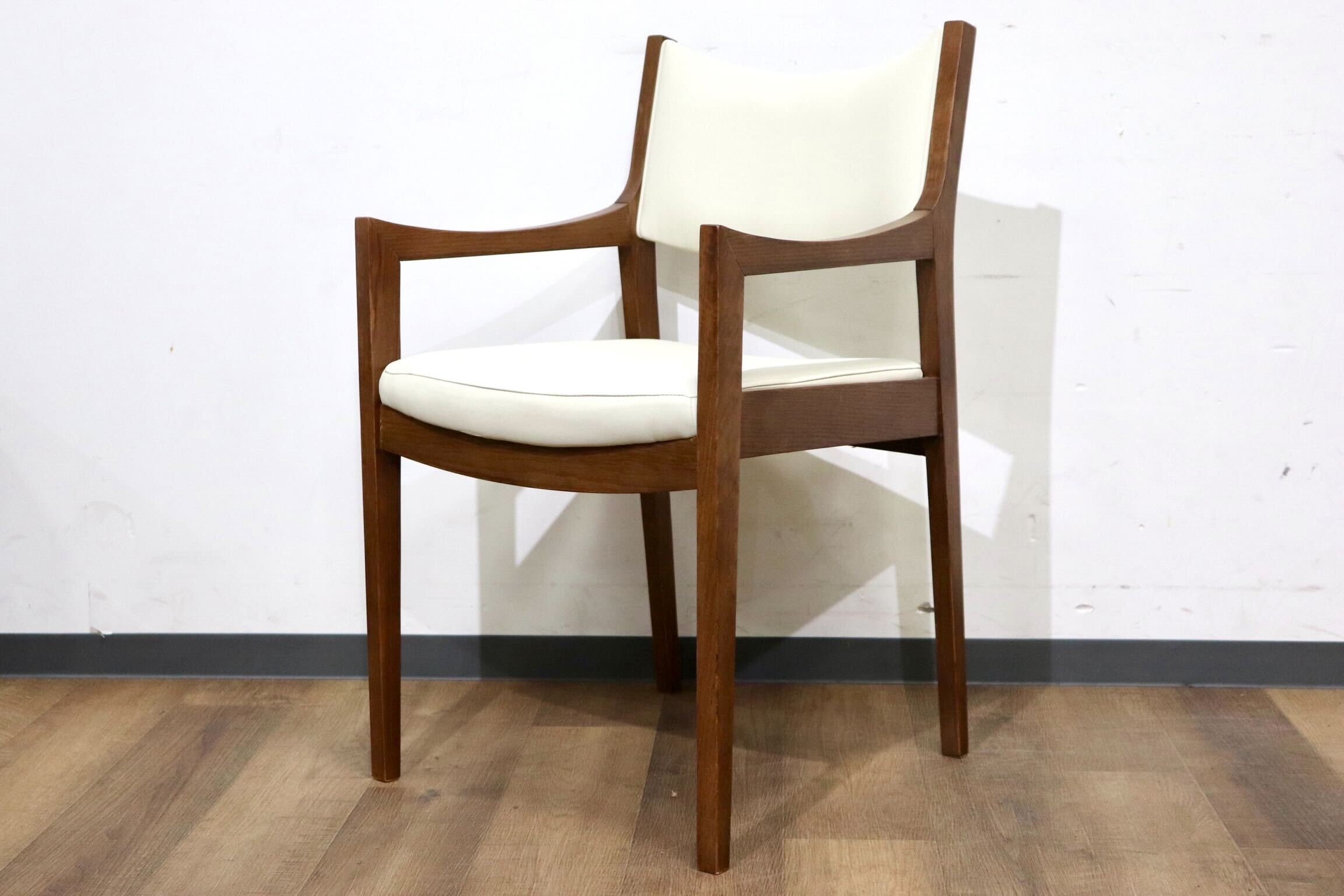 GMHN283H○MARGINAL / マージナル Chess MCH-200 ダイニングチェア アームチェア 椅子 チェア ホワイト シンプル 合皮 北欧スタイル 在庫品