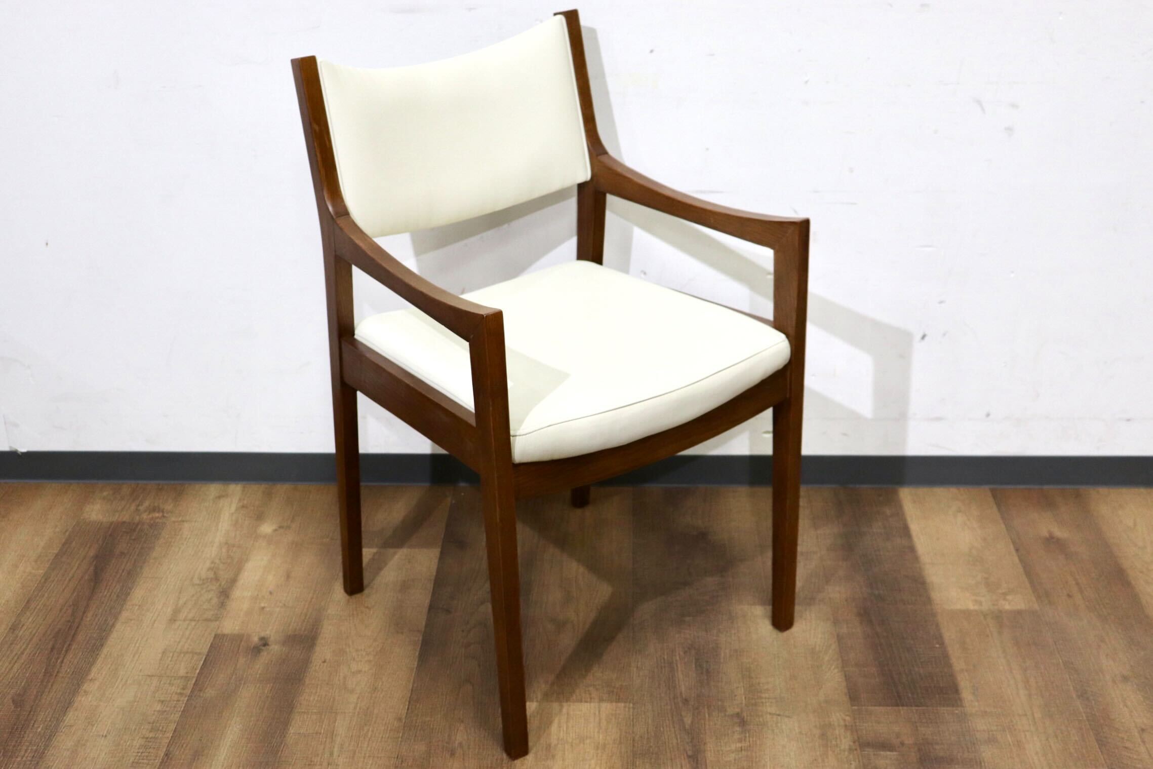 GMHN283H○MARGINAL / マージナル Chess MCH-200 ダイニングチェア アームチェア 椅子 チェア ホワイト シンプル 合皮 北欧スタイル 在庫品