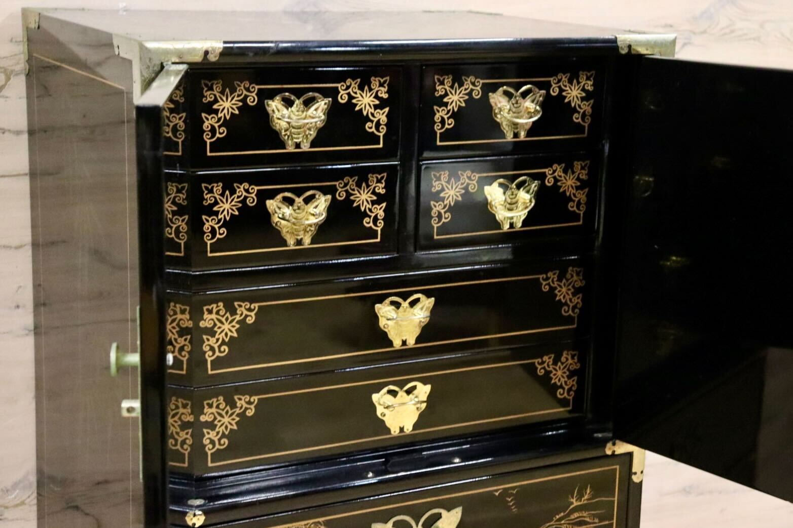 GMIH192○中国家具 李朝家具 チェスト 花鳥図 小箪笥 アジアン シノワズリ アンティーク 黒漆 飾り棚