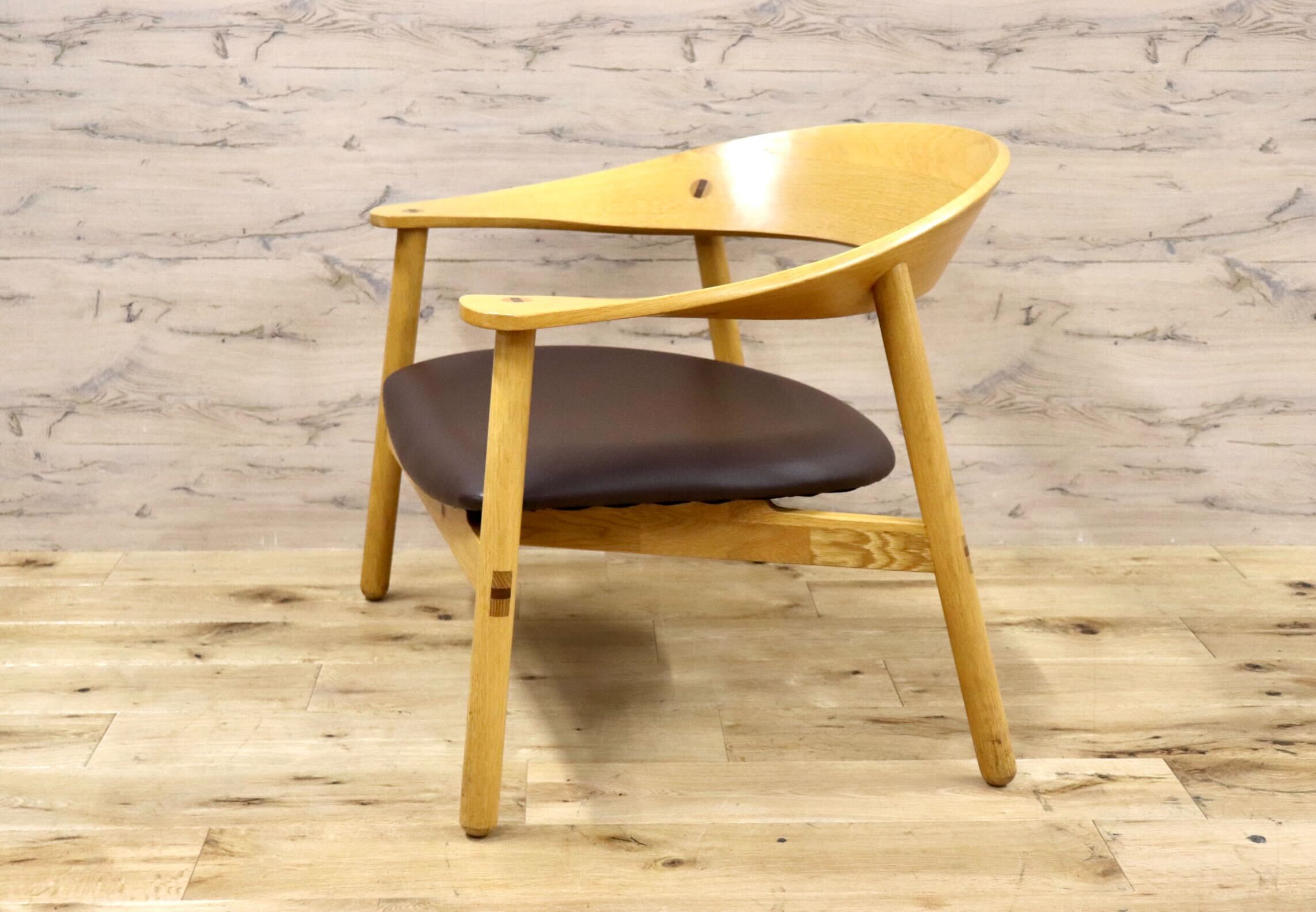 GMGH15A○北欧スタイル ラウンジチェア アームチェア ダイニングチェア イージーチェア 椅子 合皮 オーク材 デザイナーズ 家具