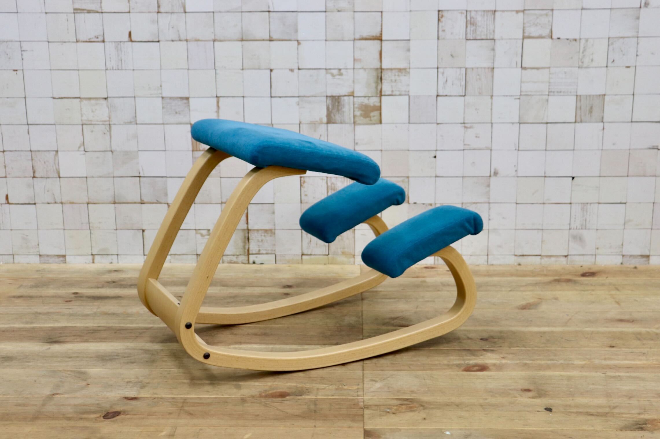 GMIK879〇VARIER / ヴァリエール バランスチェア 椅子 北欧 木部ナチュラル ブルー 定価約8.8万
