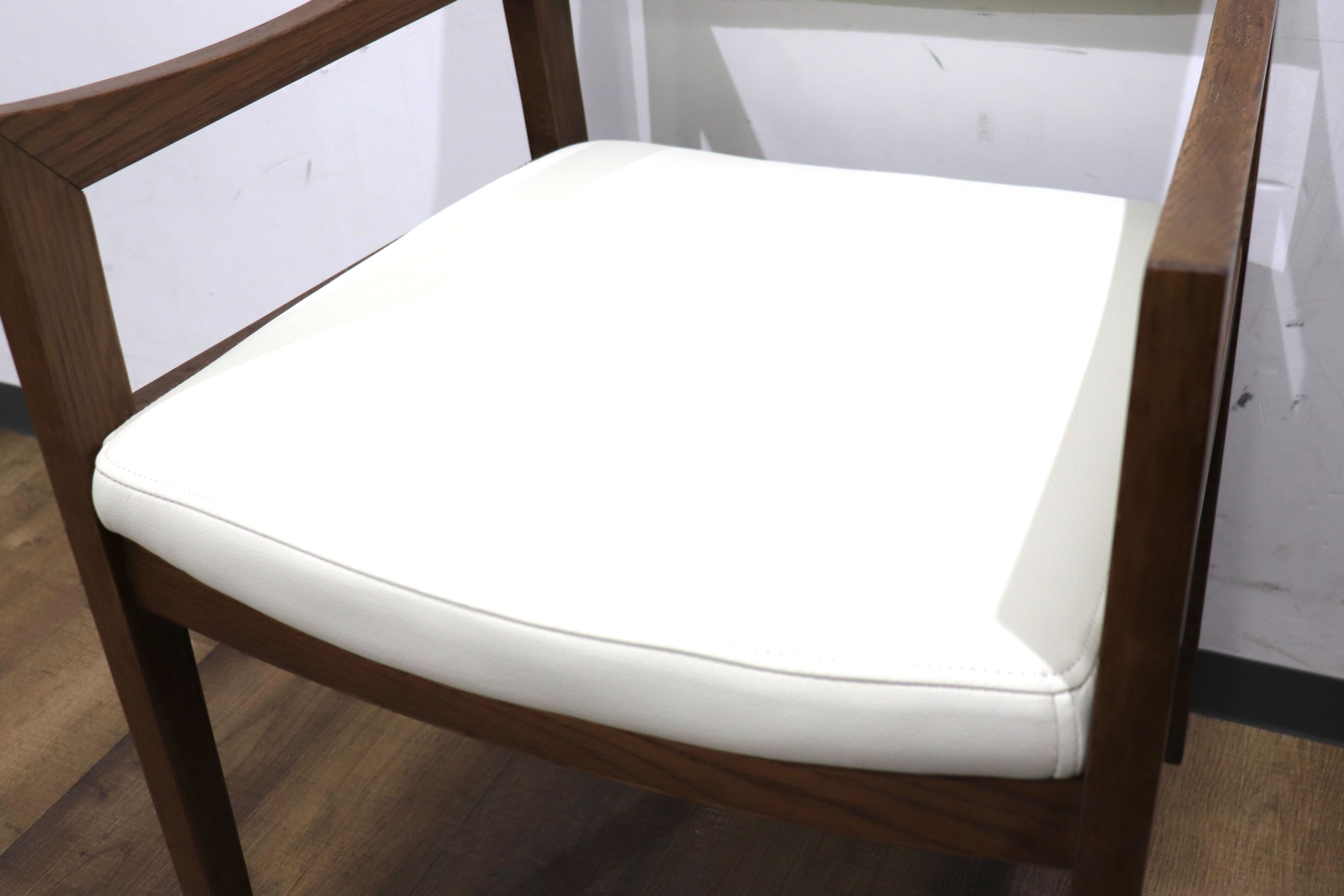 GMHN283B○MARGINAL / マージナル Chess MCH-200 ダイニングチェア アームチェア 椅子 チェア ホワイト シンプル 合皮 北欧スタイル 在庫品