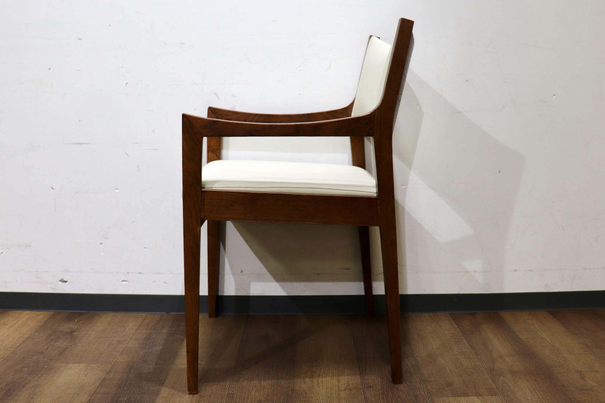 GMHN283C○MARGINAL / マージナル Chess MCH-200 ダイニングチェア アームチェア 椅子 チェア ホワイト シンプル 合皮 北欧スタイル 在庫品