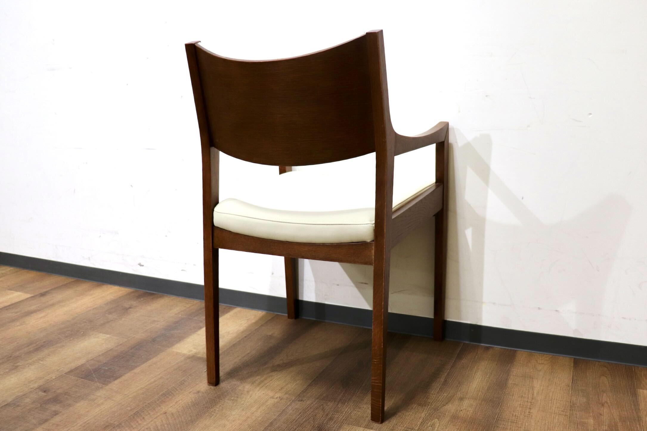 GMHN283C○MARGINAL / マージナル Chess MCH-200 ダイニングチェア アームチェア 椅子 チェア ホワイト シンプル 合皮 北欧スタイル 在庫品