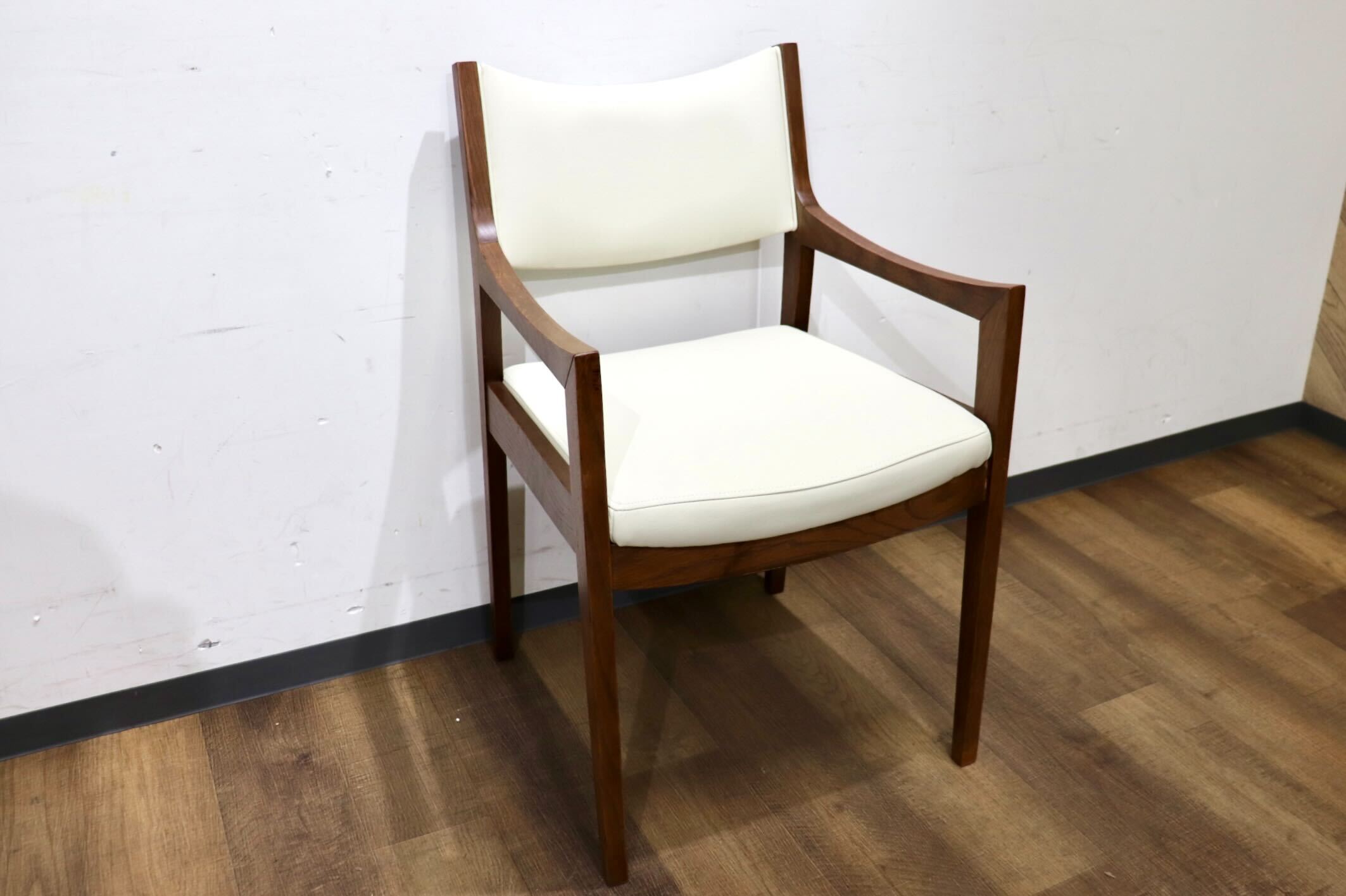 GMHN283C○MARGINAL / マージナル Chess MCH-200 ダイニングチェア アームチェア 椅子 チェア ホワイト シンプル 合皮 北欧スタイル 在庫品