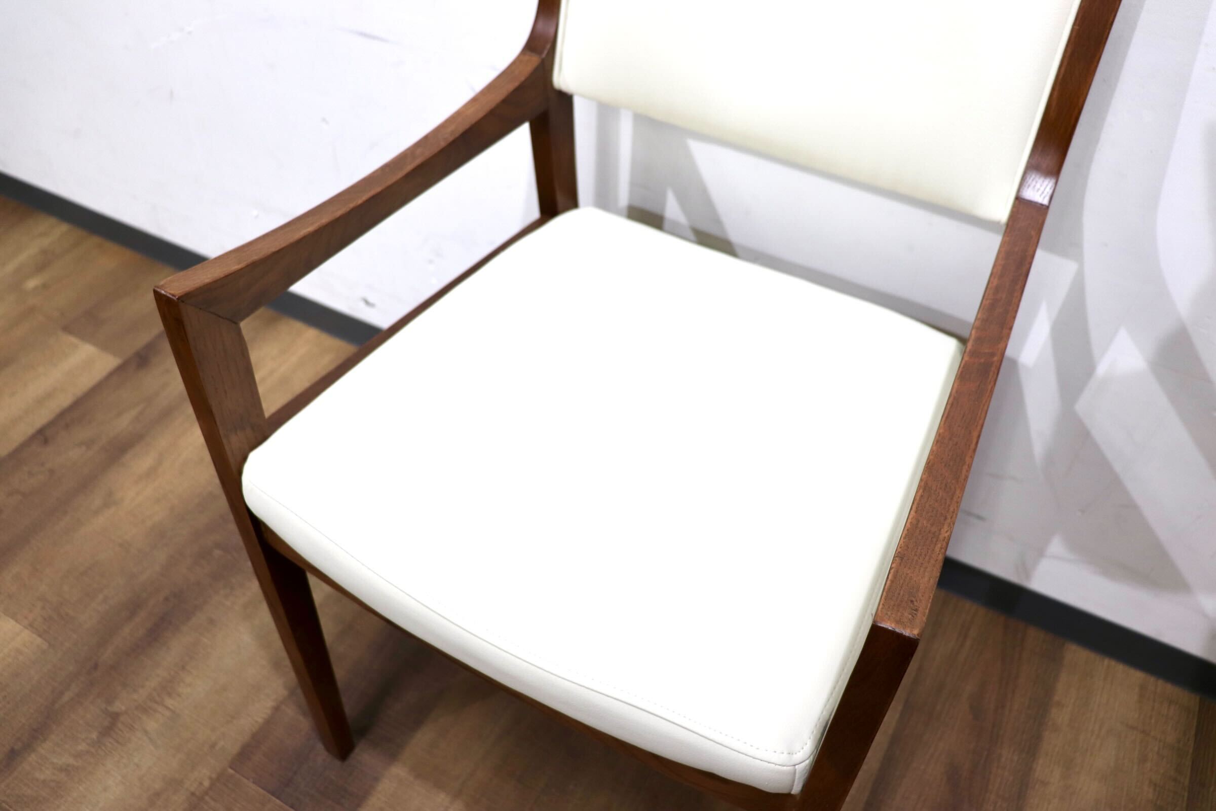 GMHN283C○MARGINAL / マージナル Chess MCH-200 ダイニングチェア アームチェア 椅子 チェア ホワイト シンプル 合皮 北欧スタイル 在庫品