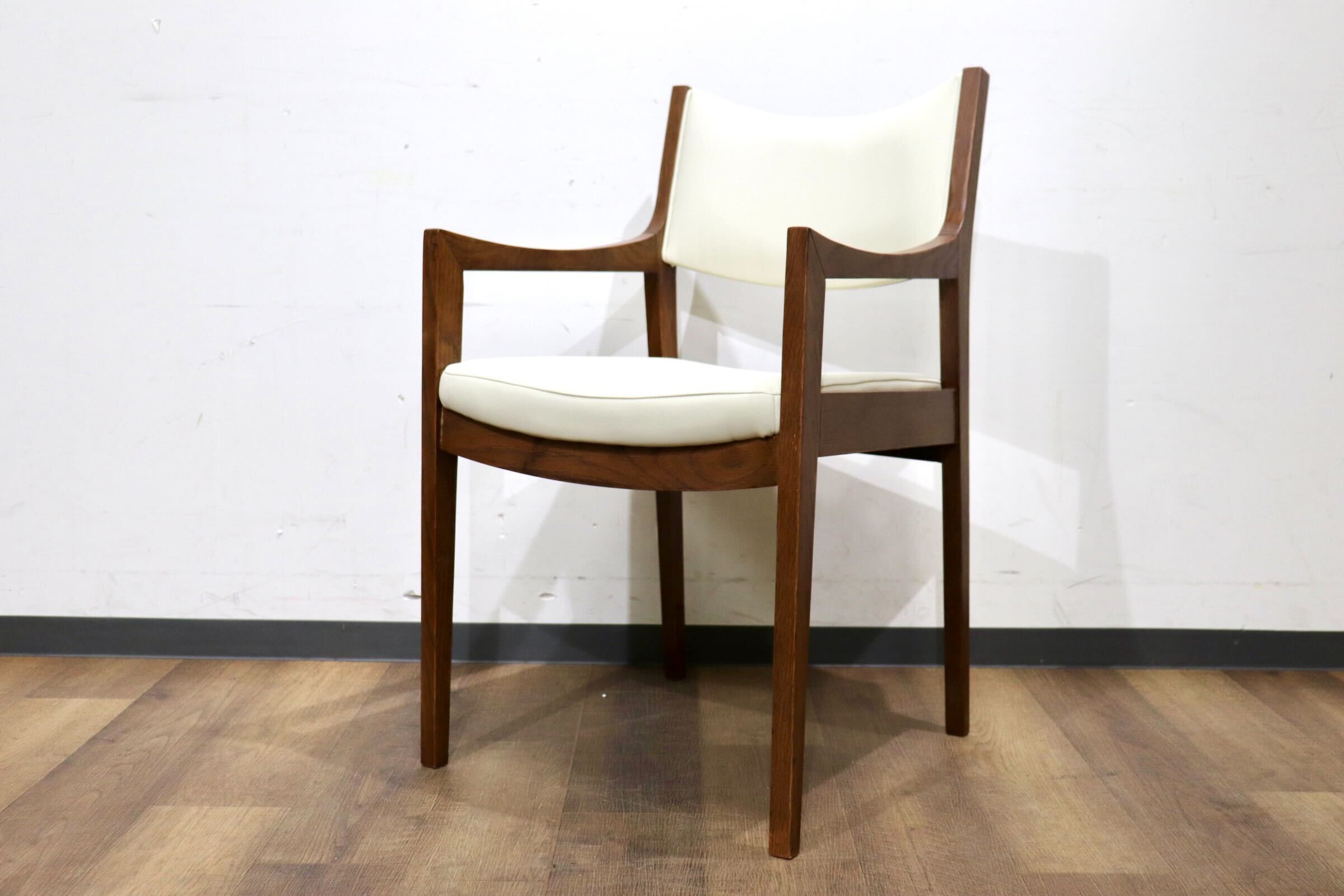 GMHN283C○MARGINAL / マージナル Chess MCH-200 ダイニングチェア アームチェア 椅子 チェア ホワイト シンプル 合皮 北欧スタイル 在庫品