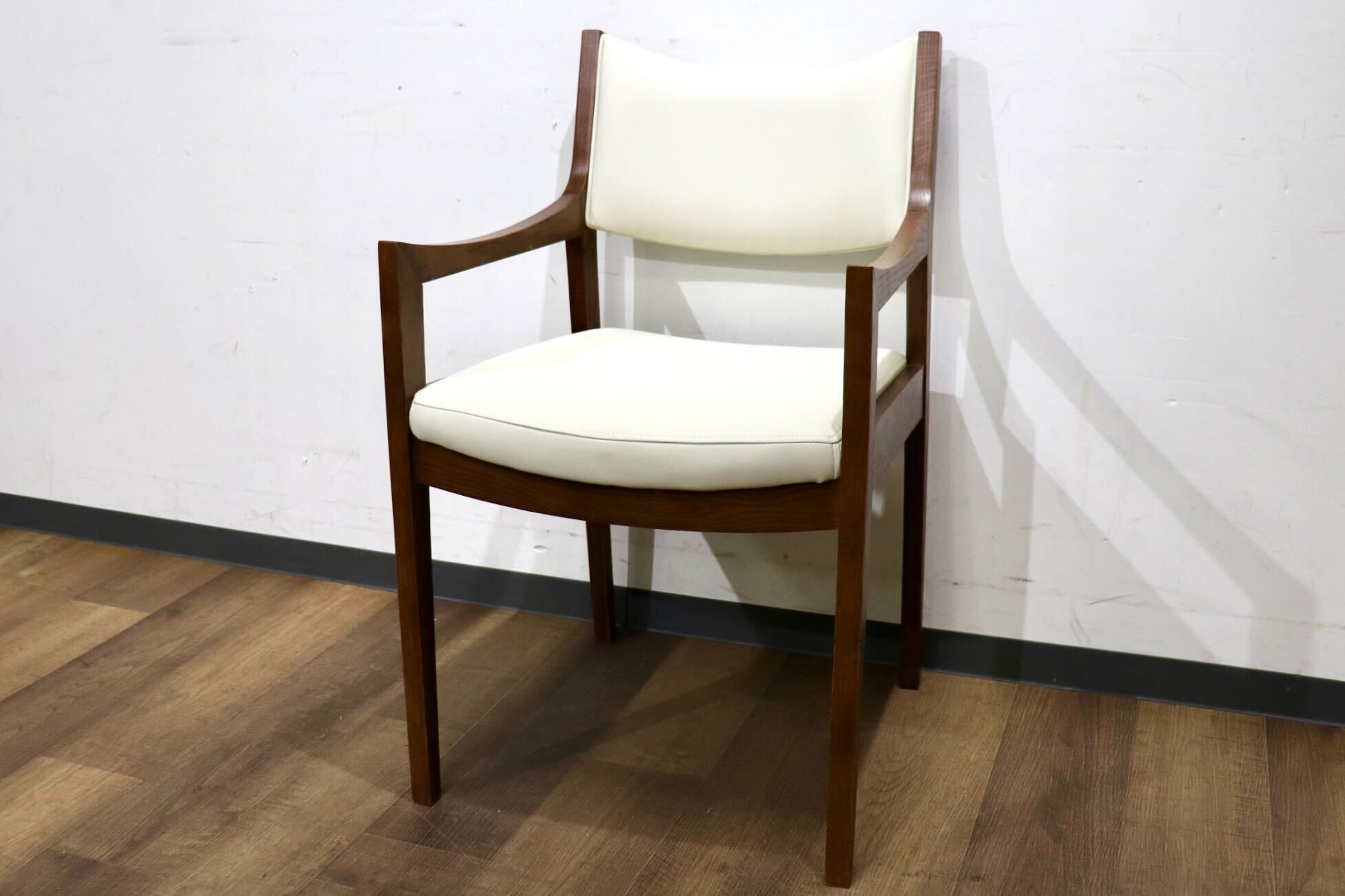 GMHN283D○MARGINAL / マージナル Chess MCH-200 ダイニングチェア アームチェア 椅子 チェア ホワイト シンプル 合皮 北欧スタイル 在庫品