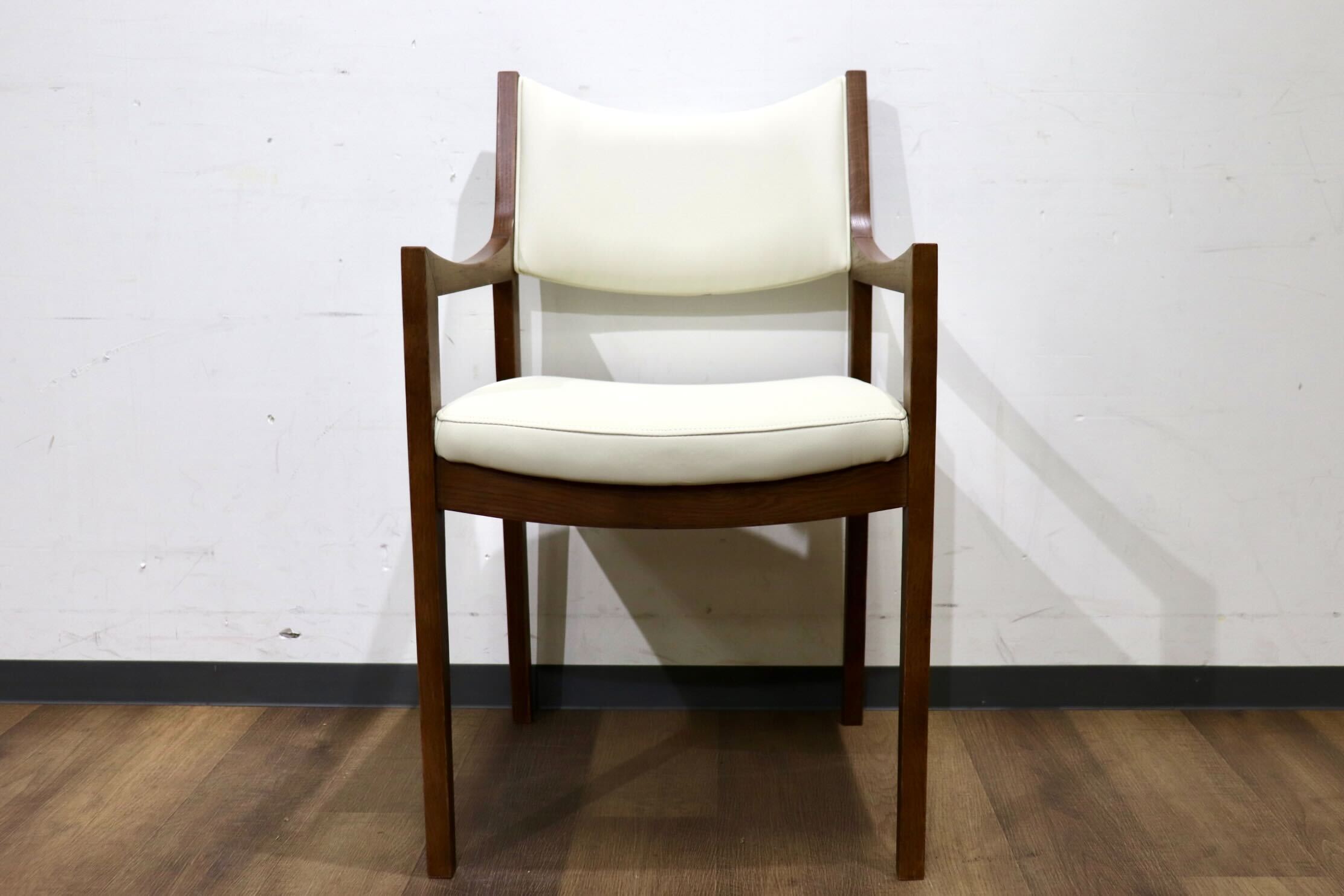 GMHN283D○MARGINAL / マージナル Chess MCH-200 ダイニングチェア アームチェア 椅子 チェア ホワイト シンプル 合皮 北欧スタイル 在庫品