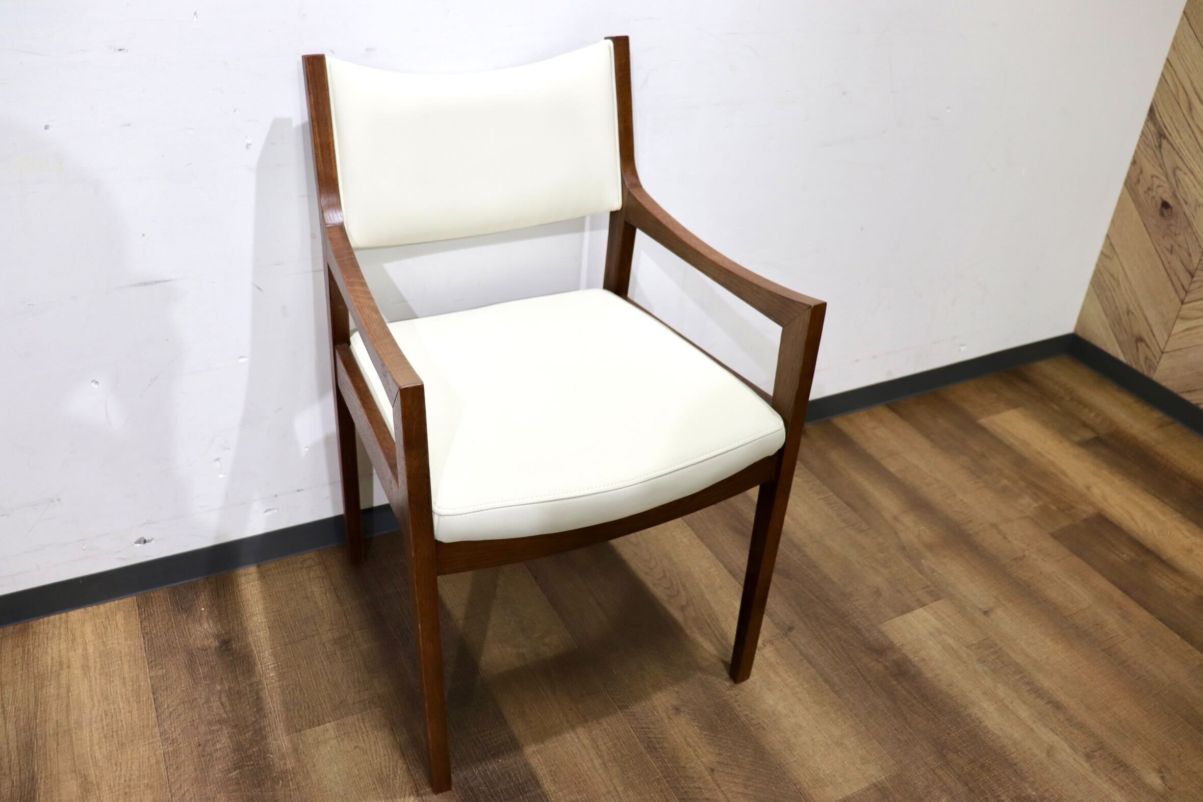 GMHN283D○MARGINAL / マージナル Chess MCH-200 ダイニングチェア アームチェア 椅子 チェア ホワイト シンプル 合皮 北欧スタイル 在庫品