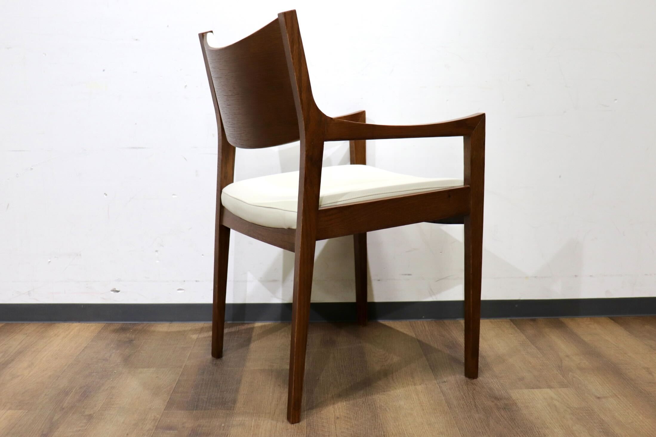 GMHN283D○MARGINAL / マージナル Chess MCH-200 ダイニングチェア アームチェア 椅子 チェア ホワイト シンプル 合皮 北欧スタイル 在庫品