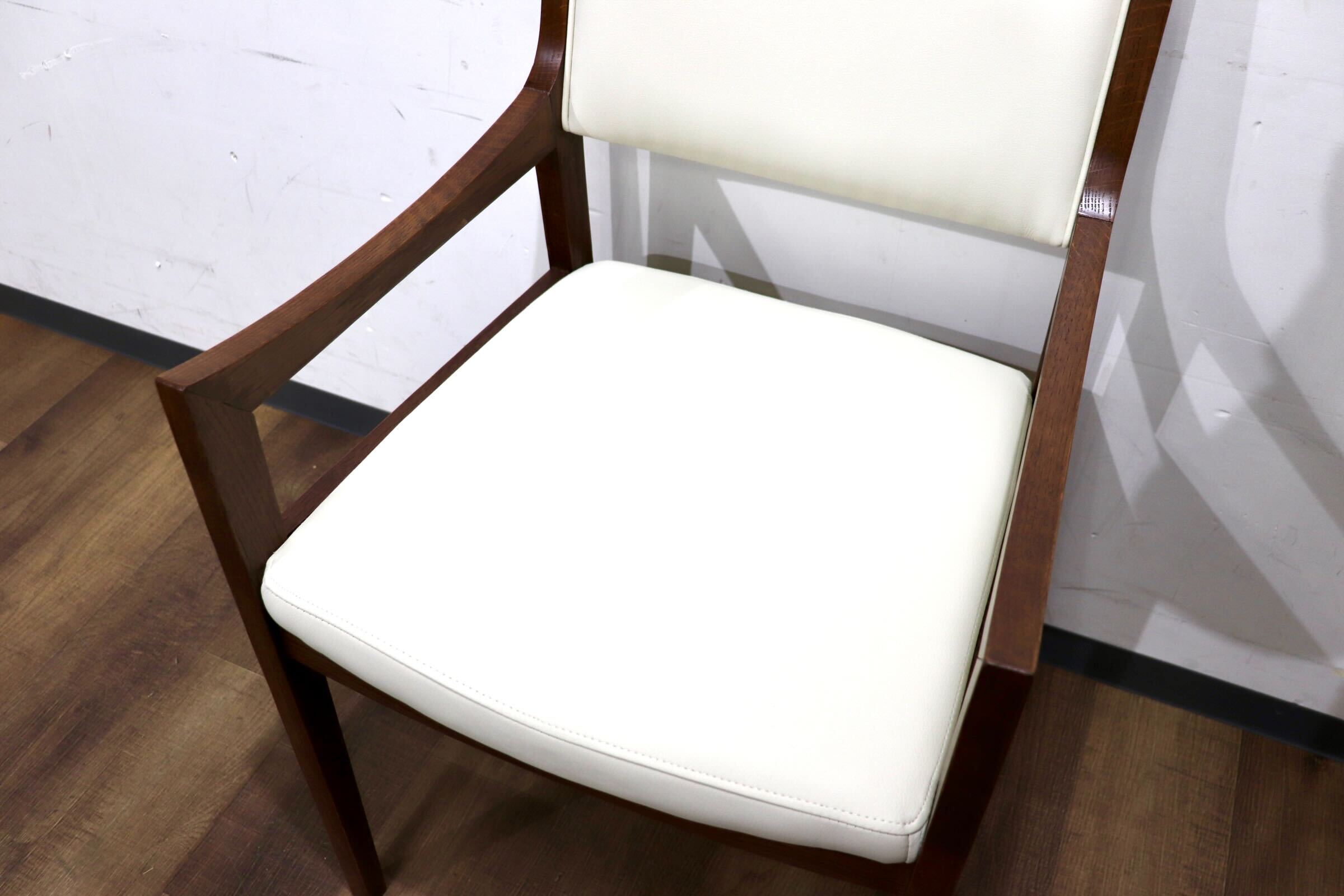 GMHN283D○MARGINAL / マージナル Chess MCH-200 ダイニングチェア アームチェア 椅子 チェア ホワイト シンプル 合皮 北欧スタイル 在庫品