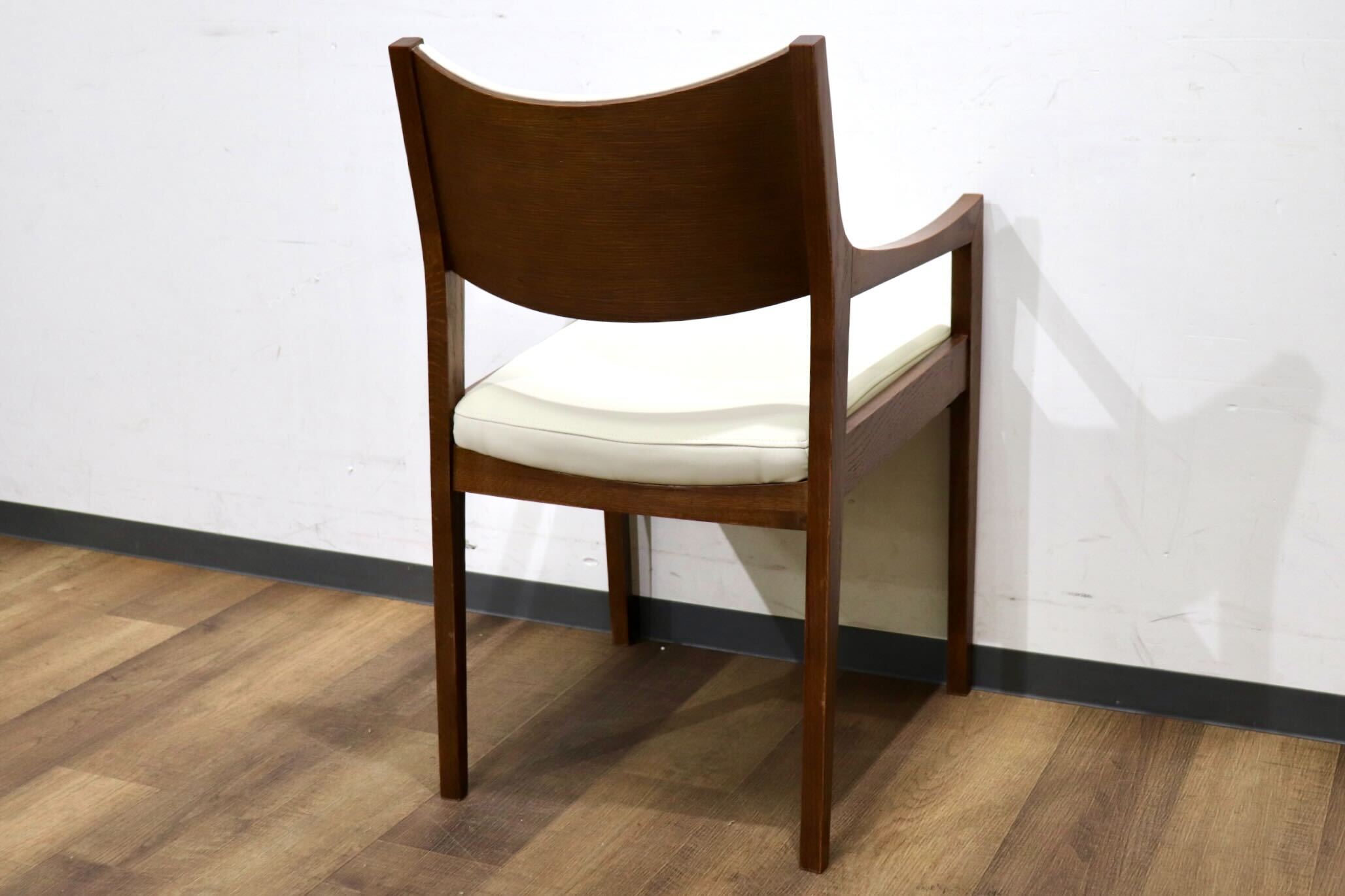 GMHN283D○MARGINAL / マージナル Chess MCH-200 ダイニングチェア アームチェア 椅子 チェア ホワイト シンプル 合皮 北欧スタイル 在庫品