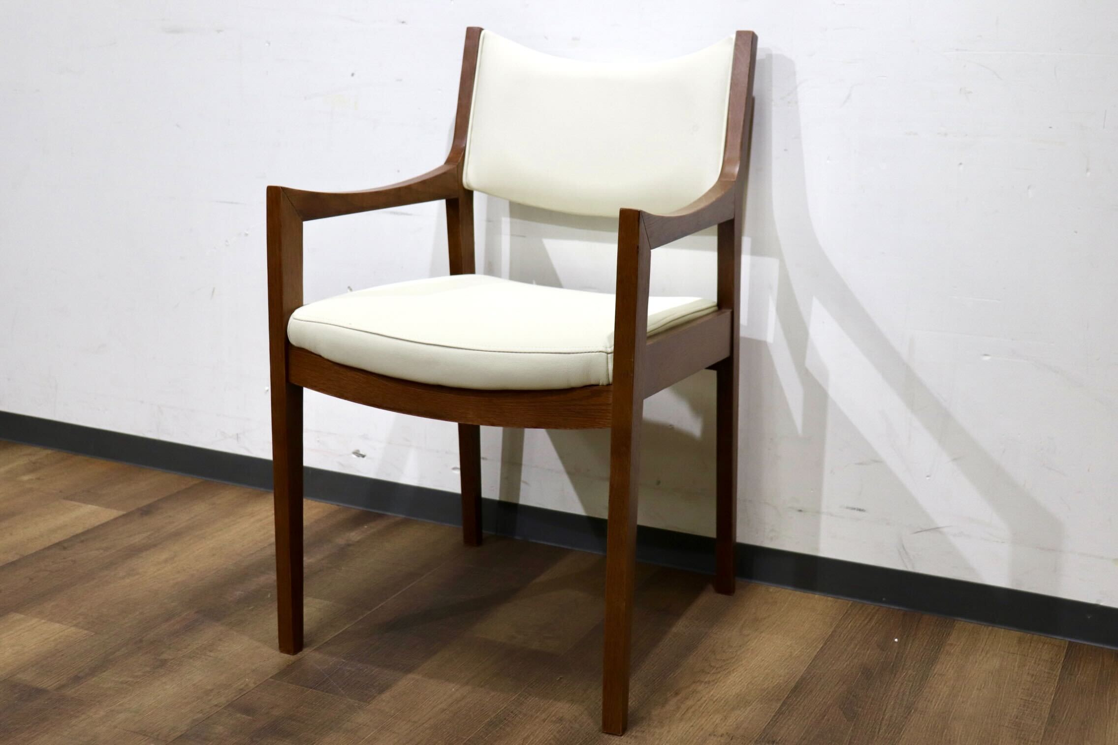 GMHN283E○MARGINAL / マージナル Chess MCH-200 ダイニングチェア アームチェア 椅子 チェア ホワイト シンプル 合皮 北欧スタイル 在庫品