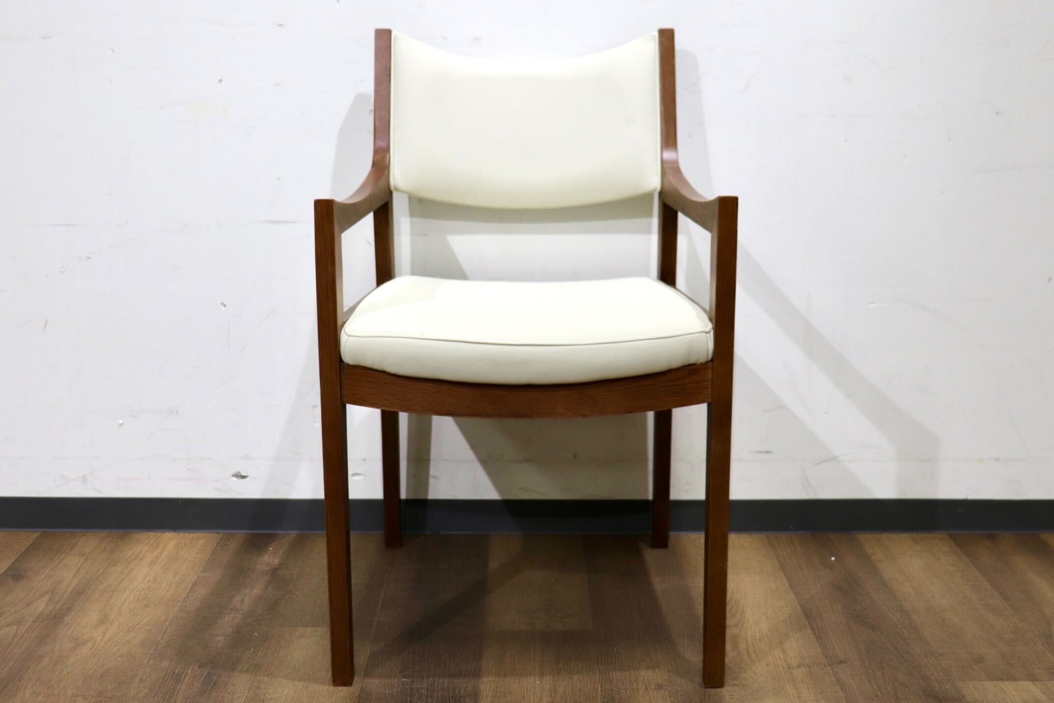 GMHN283E○MARGINAL / マージナル Chess MCH-200 ダイニングチェア アームチェア 椅子 チェア ホワイト シンプル 合皮 北欧スタイル 在庫品