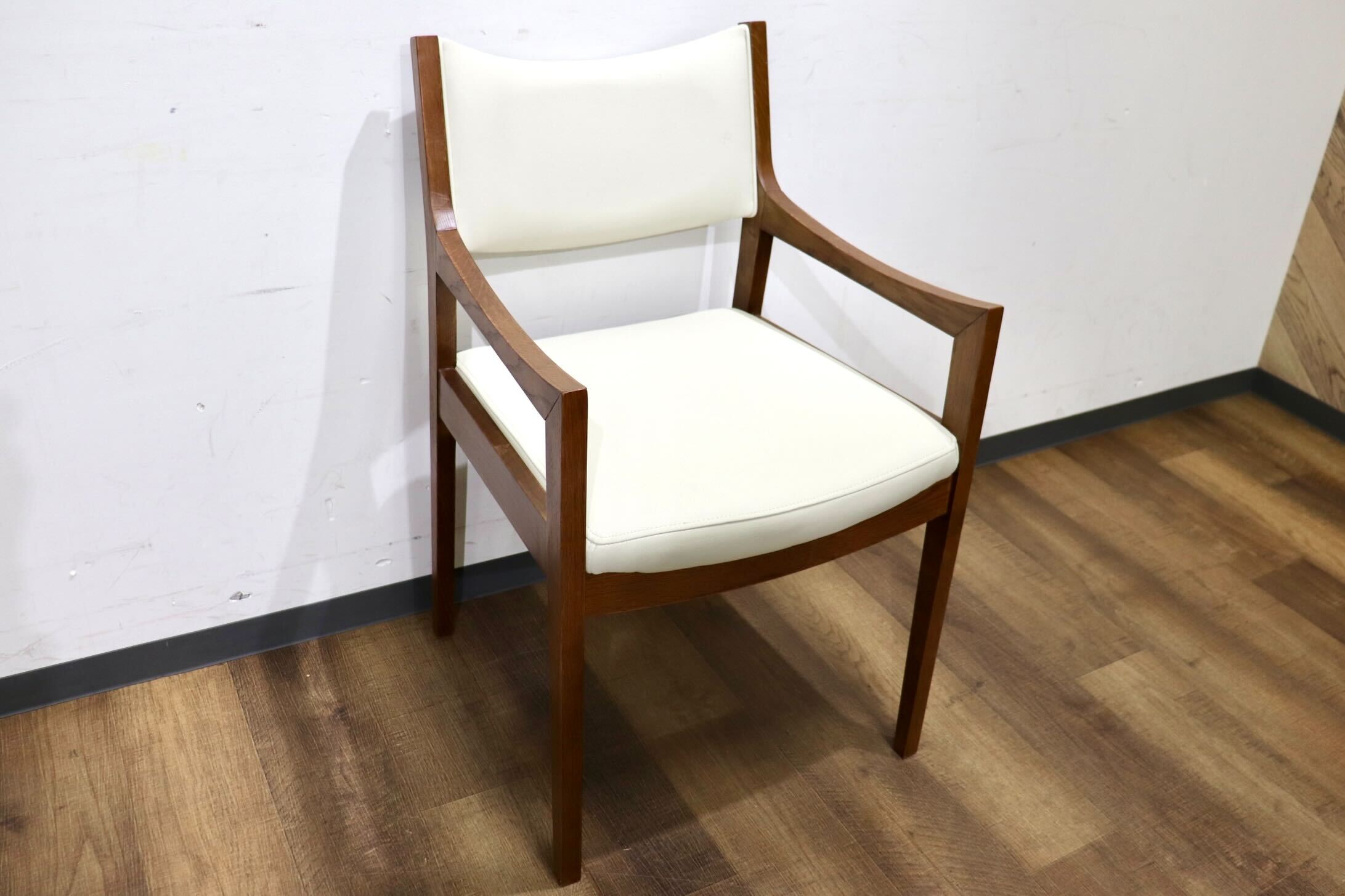 GMHN283E○MARGINAL / マージナル Chess MCH-200 ダイニングチェア アームチェア 椅子 チェア ホワイト シンプル 合皮 北欧スタイル 在庫品