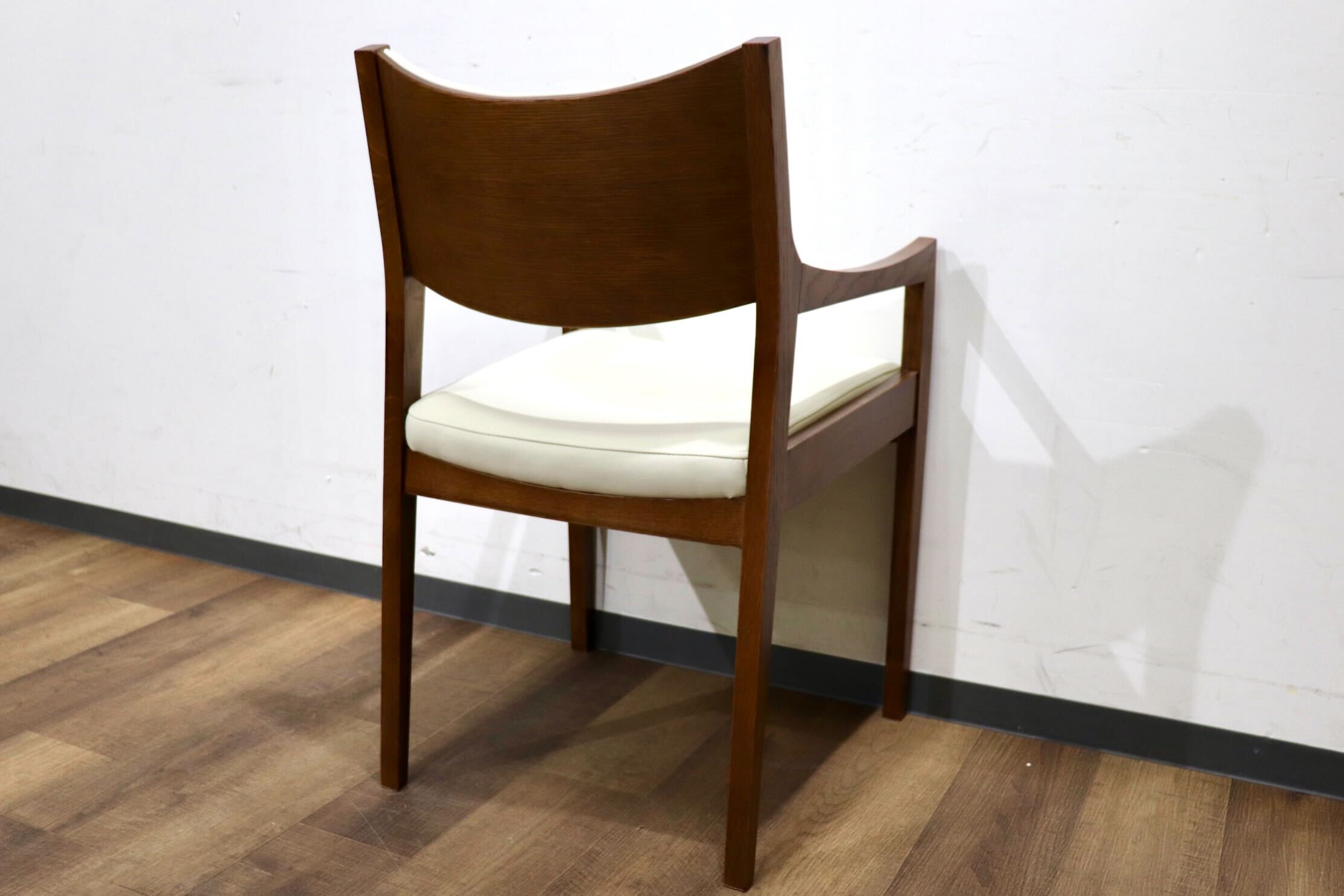 GMHN283E○MARGINAL / マージナル Chess MCH-200 ダイニングチェア アームチェア 椅子 チェア ホワイト シンプル 合皮 北欧スタイル 在庫品