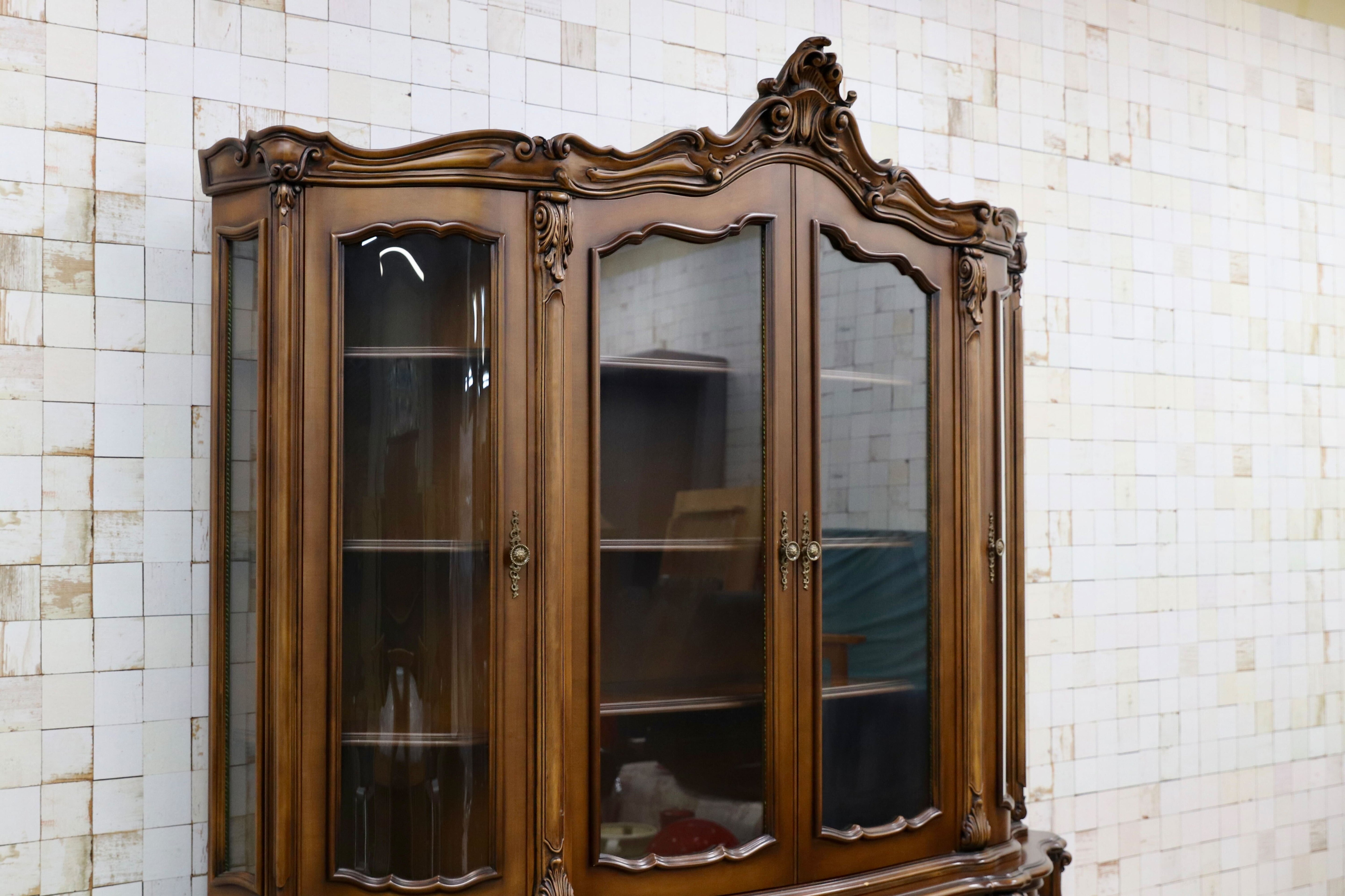 GMIO32○domani / ドマーニ ルイXY ルイ15世 飾り棚 キャビネット カリモク最高峰 クラシック リビングボード ロココ調 定価約280万 稀少