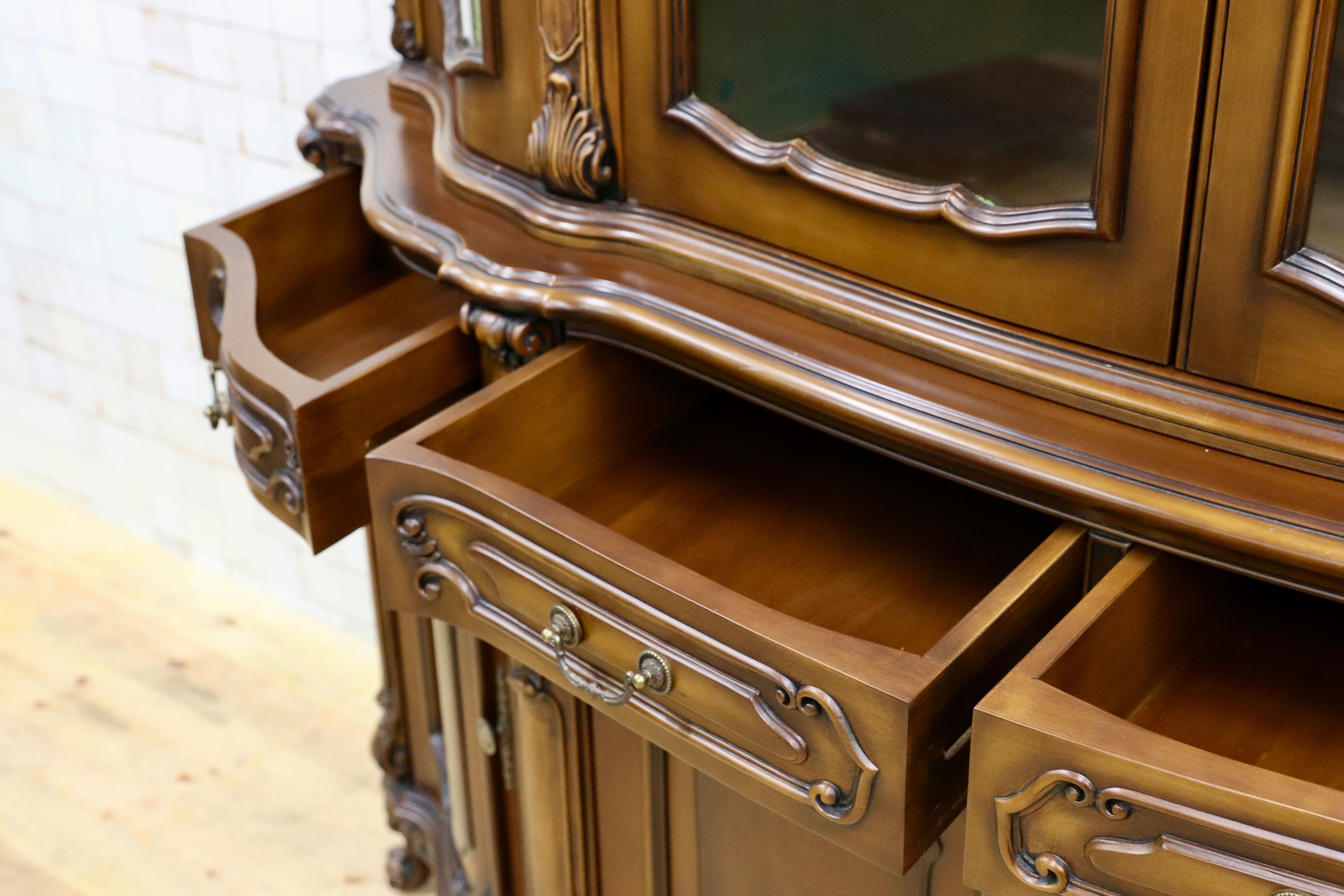 GMIO32○domani / ドマーニ ルイXY ルイ15世 飾り棚 キャビネット カリモク最高峰 クラシック リビングボード ロココ調 定価約280万 稀少