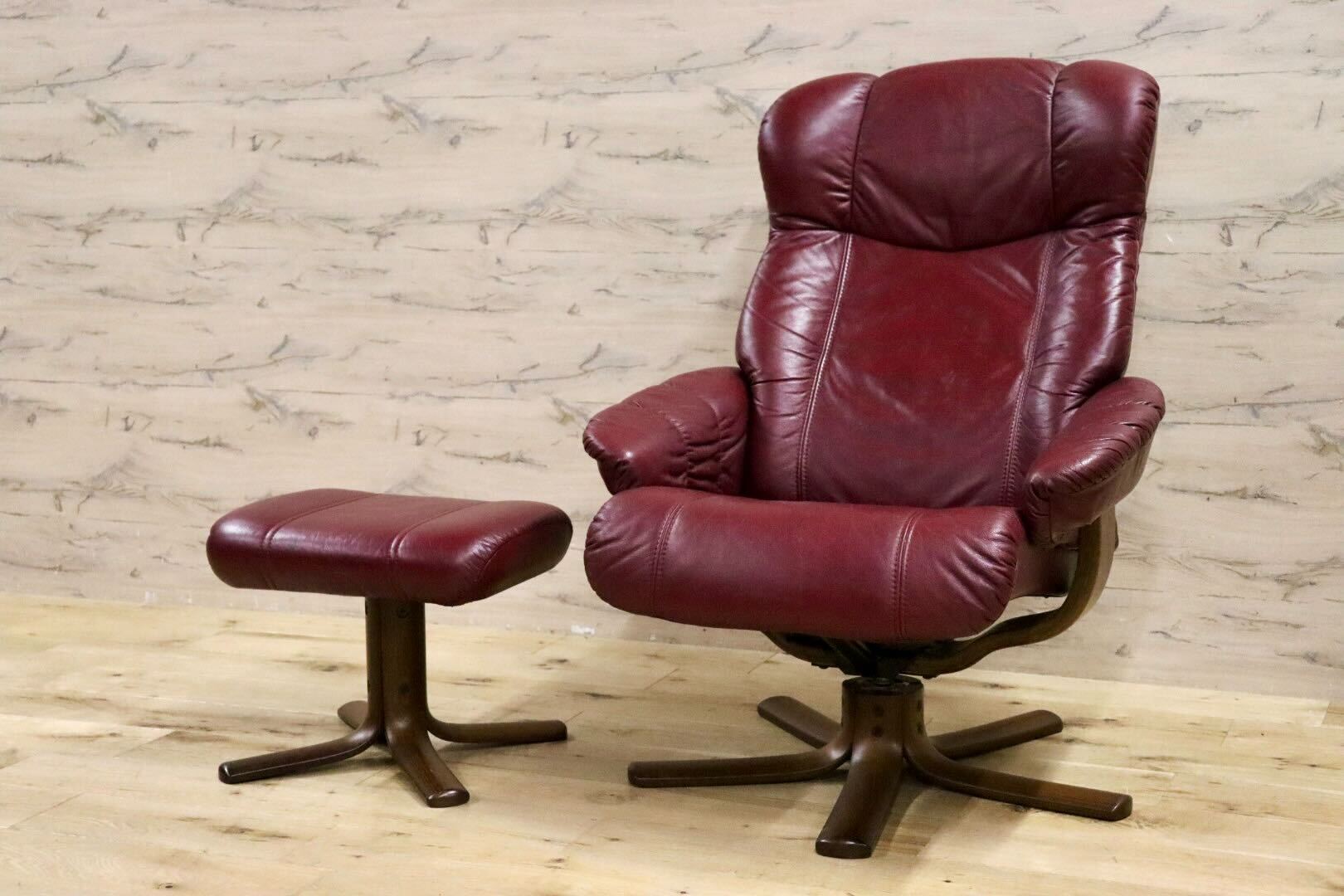 GMIS277○HOVEMOBLER A/S リクライニングチェア パーソナルチェア 回転椅子 フットスツール 本革 臙脂色 ノルウェー 検)エコーネス
