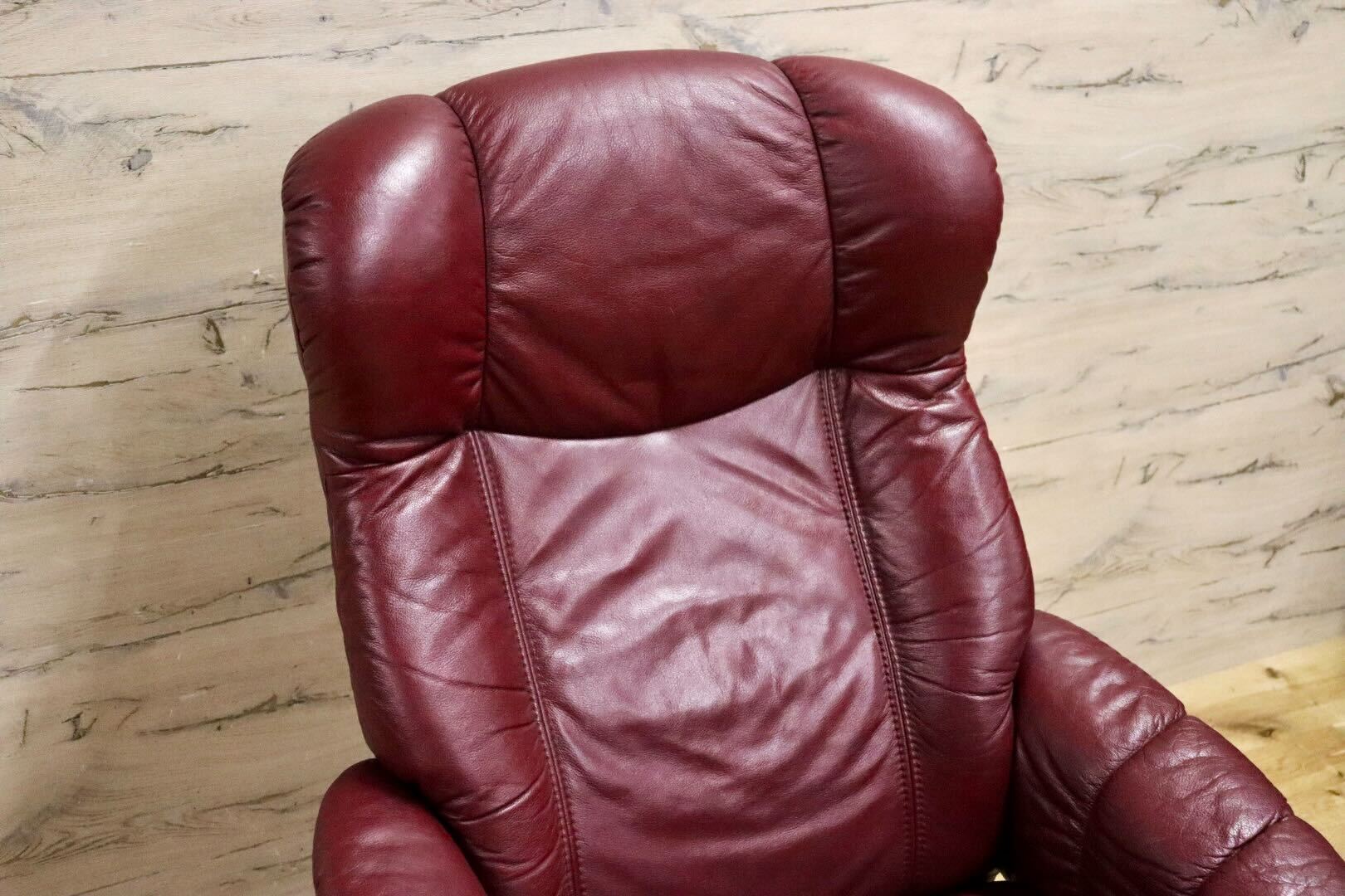 GMIS277○HOVEMOBLER A/S リクライニングチェア パーソナルチェア 回転椅子 フットスツール 本革 臙脂色 ノルウェー 検)エコーネス