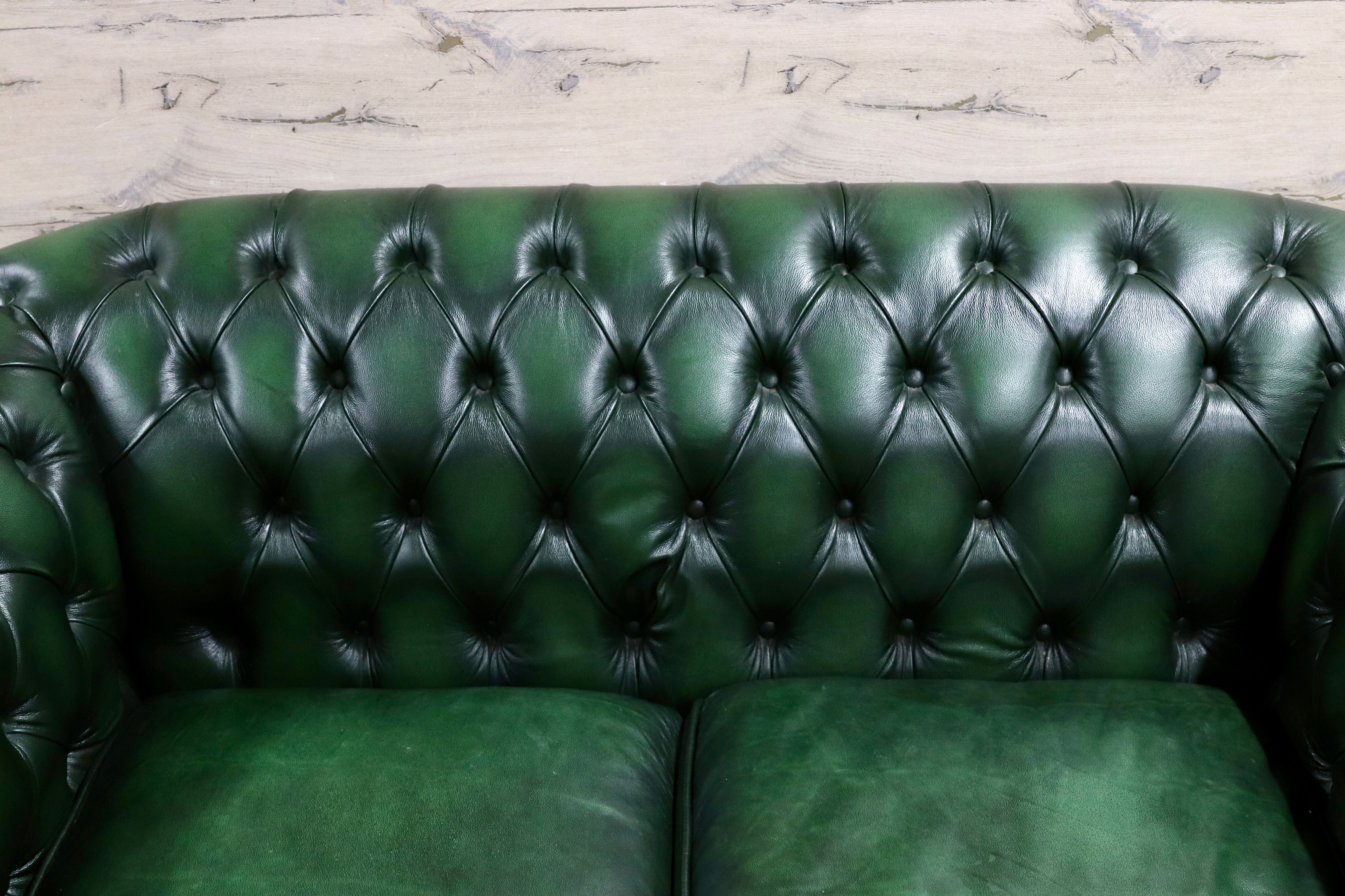 GMIK562○イギリス チェスターフィールド 2人掛けソファ ラブソファ 本革 緑 グリーン 2シーター クラシック アンティーク 椅子 英国