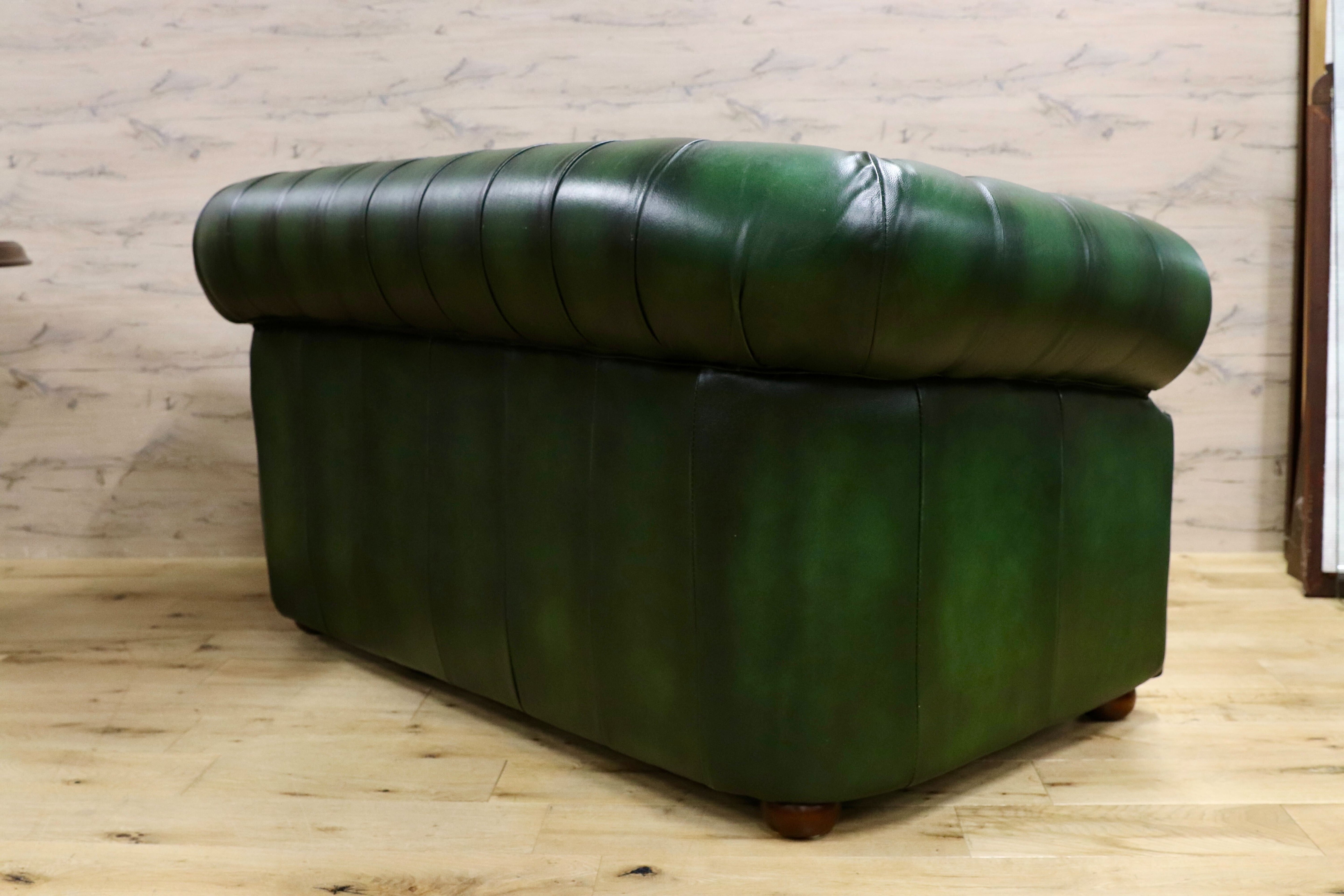 GMIK562○イギリス チェスターフィールド 2人掛けソファ ラブソファ 本革 緑 グリーン 2シーター クラシック アンティーク 椅子 英国