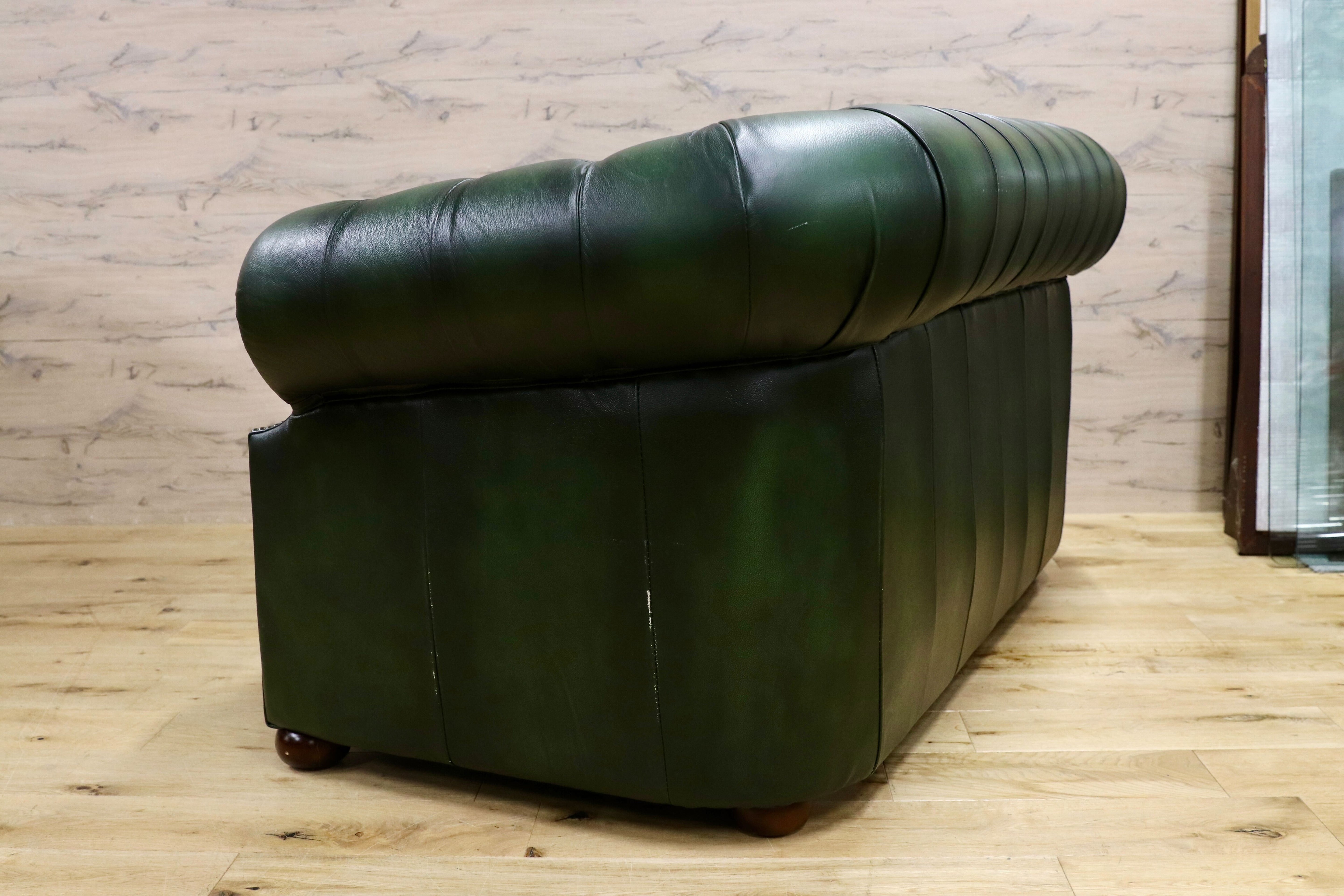 GMIK562○イギリス チェスターフィールド 2人掛けソファ ラブソファ 本革 緑 グリーン 2シーター クラシック アンティーク 椅子 英国