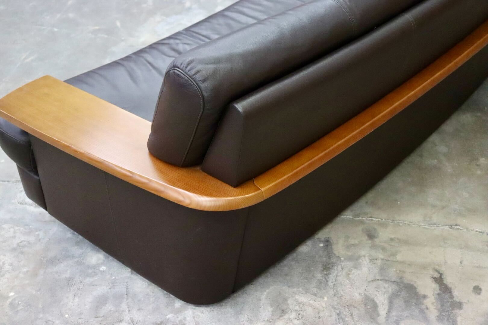 GMIK557B○karimoku / カリモク ZU4023 3人掛けソファ トリプルソファ 長椅子 本革 応接 モダン 国産家具