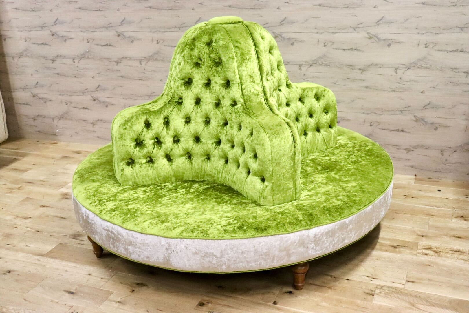 GMHK129○西洋アンティーク調 ラウンドソファ 4人掛けソファ ファブリック ロビー ラウンジ クラシック 展示品 検) HALO ORIVER HARE※発送不可