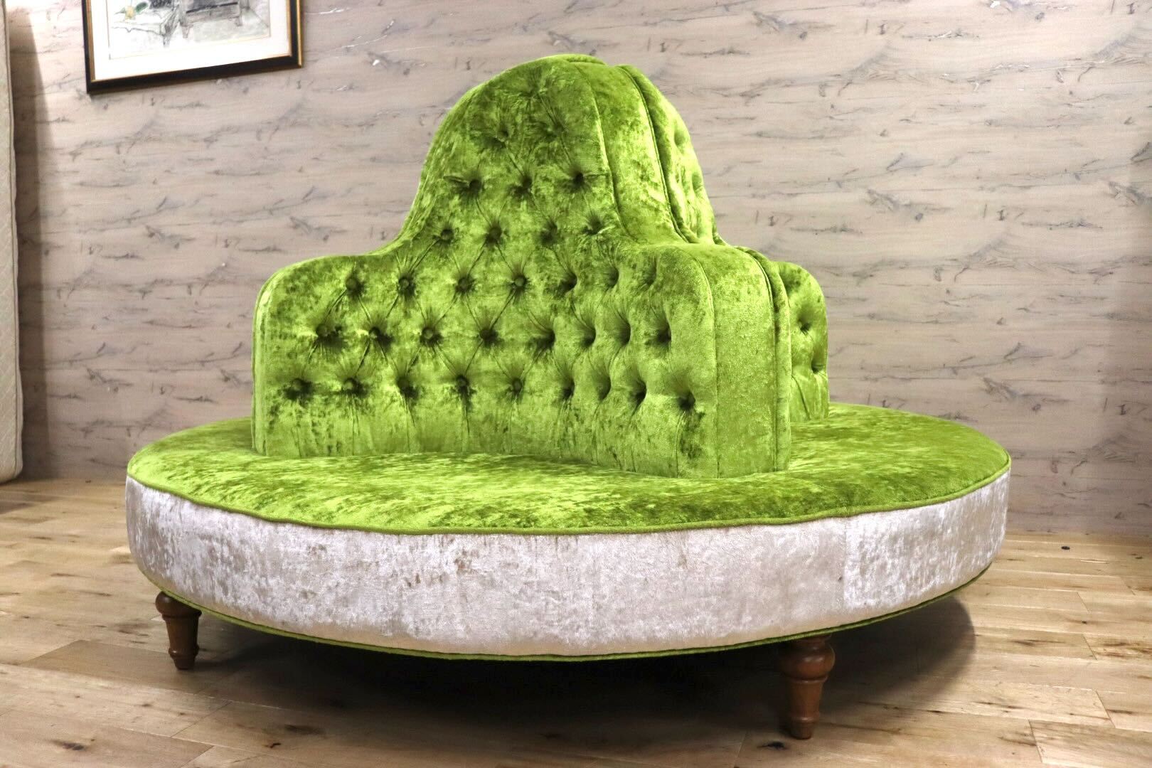 GMHK129○西洋アンティーク調 ラウンドソファ 4人掛けソファ ファブリック ロビー ラウンジ クラシック 展示品 検) HALO ORIVER HARE※発送不可